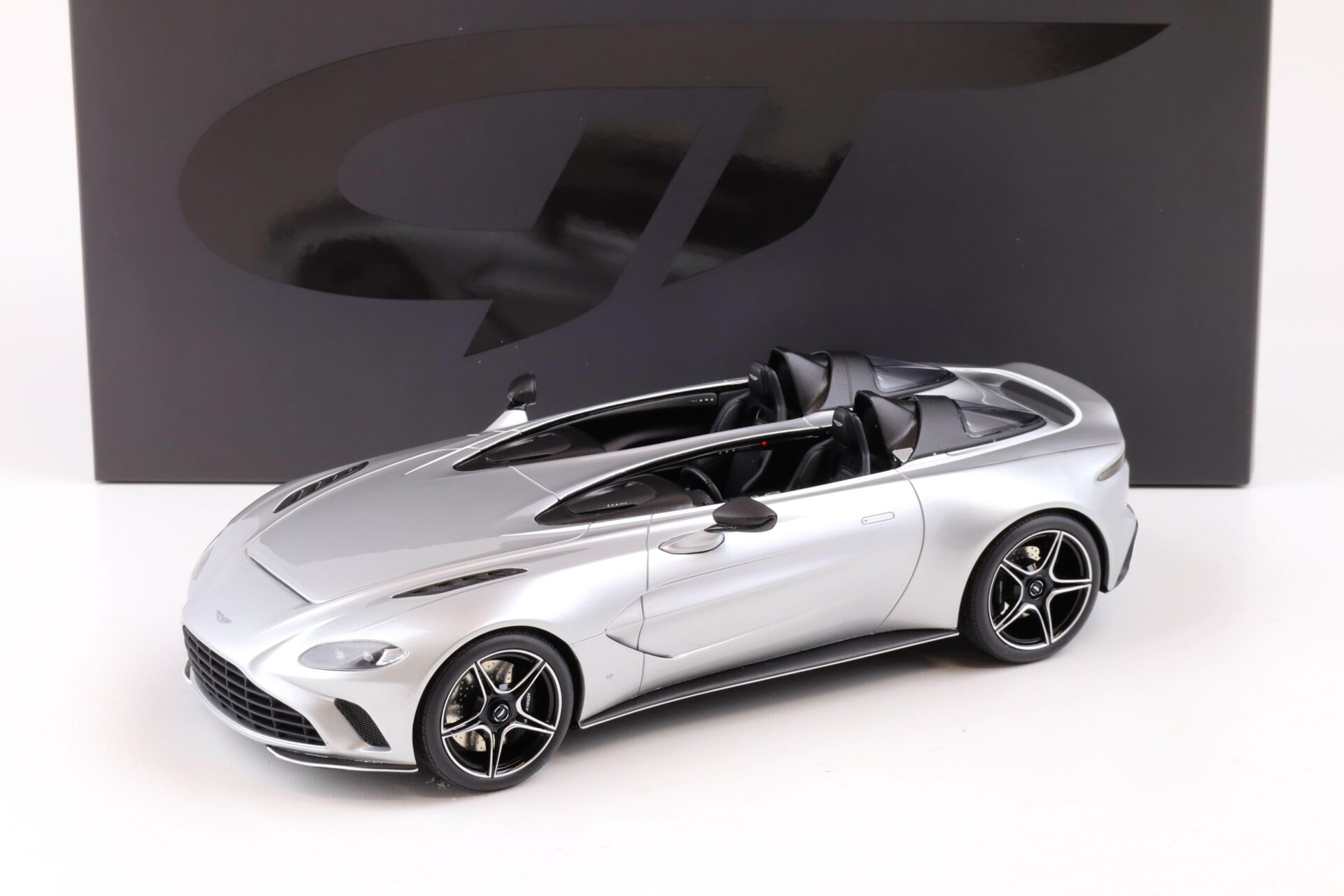 1:18 GT Spirit GT430 Aston Martin V12 Speedster silver 2020