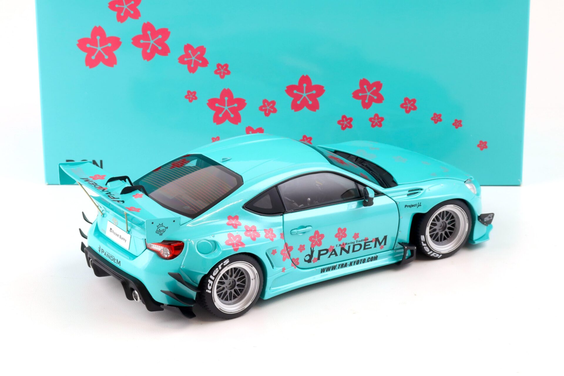 1:18 DCN Toyota 86 Rocket Bunny Pandem GT86 V3 Sakura green Diecast