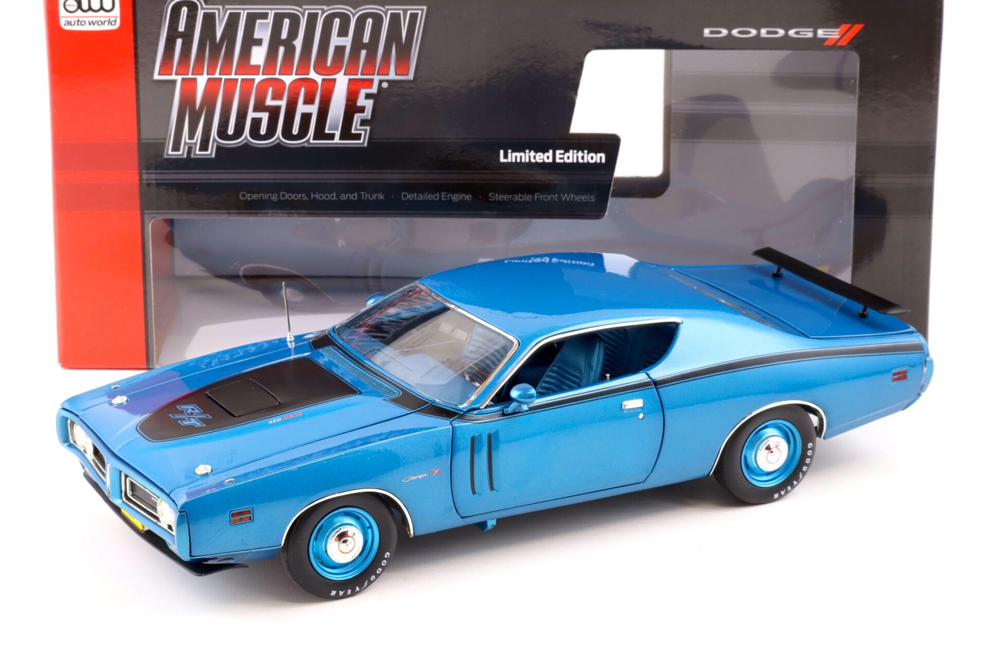 1:18 Auto World 1971 Dodge Charger R/T Coupe Class of 1971 blue metallic