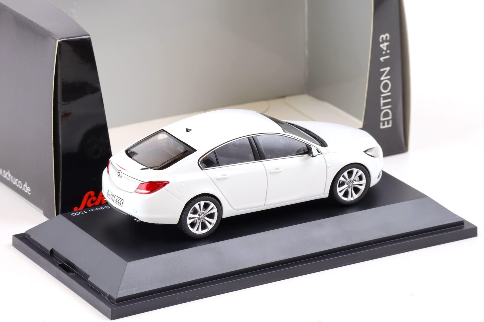 1:43 Schuco Opel Insignia A Limousine snow white