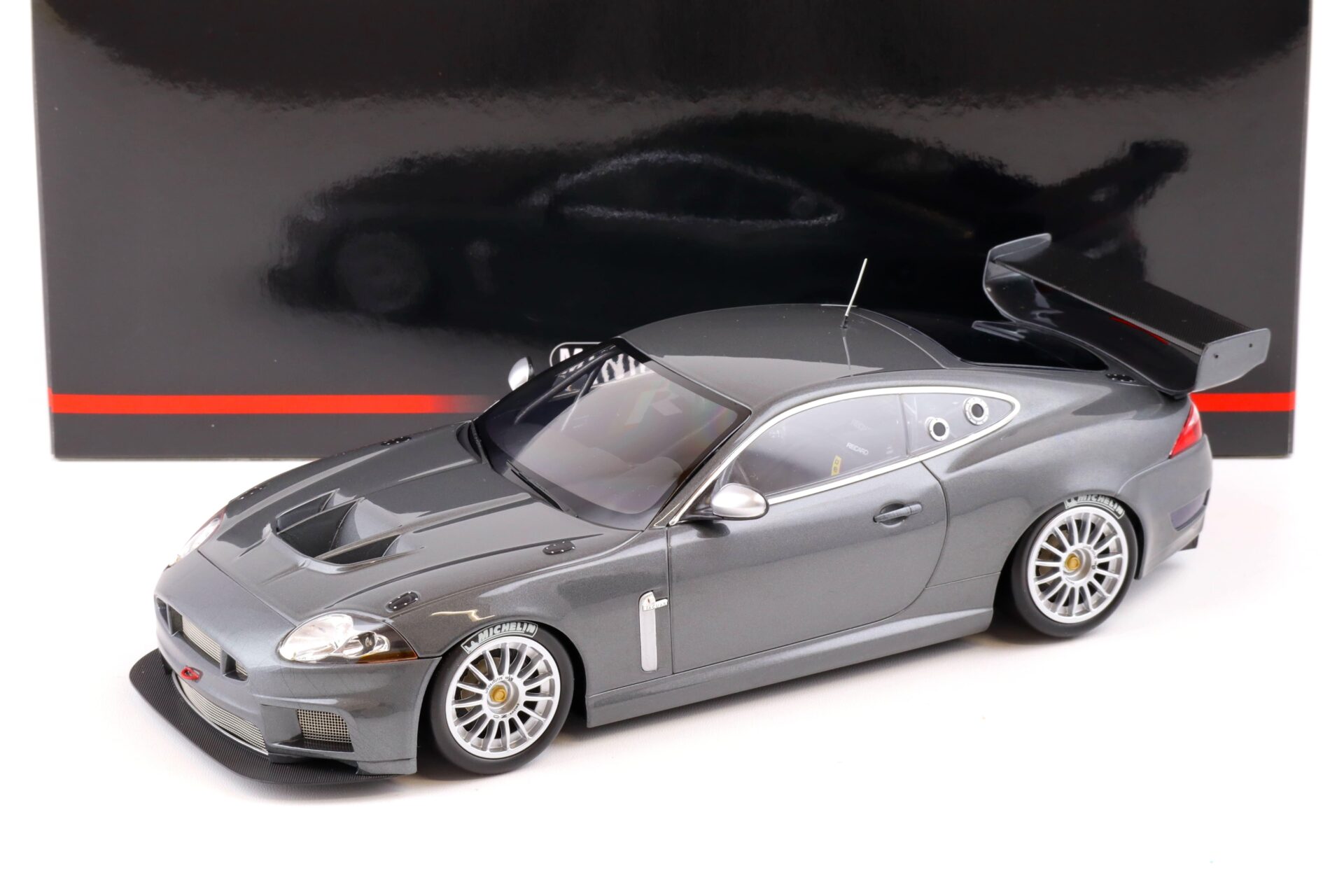 ID 85037 orig.jpg 1:18 Minichamps Jaguar XKR GT3 Coupe 2008 grey metallic
