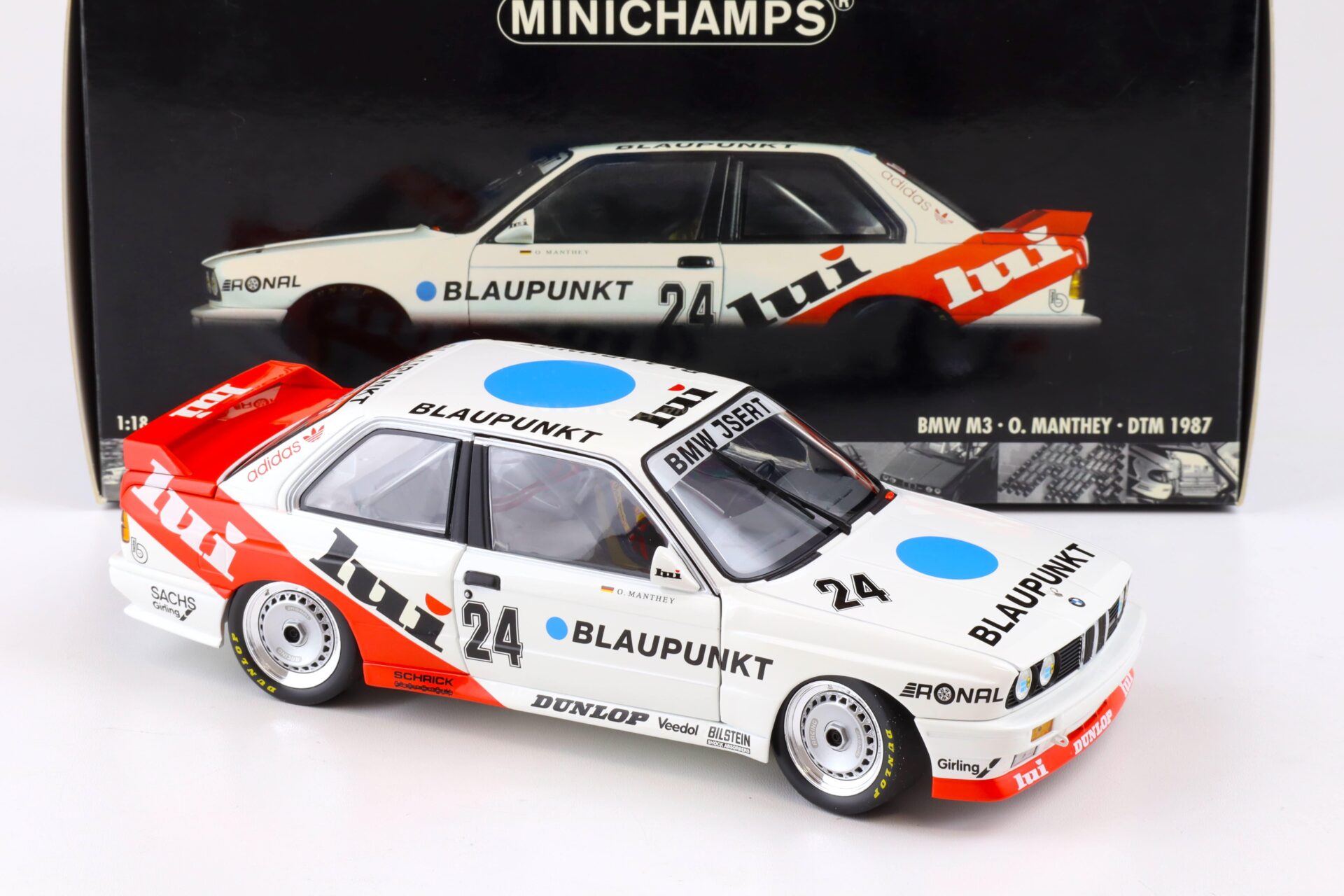 1:18 Minichamps BMW M3 E30 DTM 1987 O.Manthey Blaupunkt #24