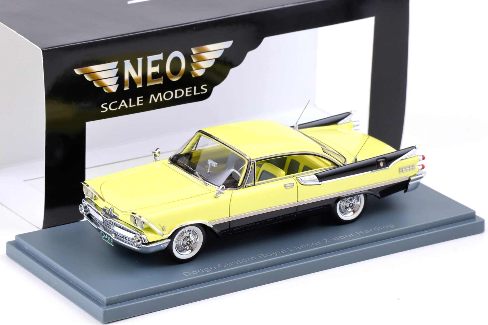 1:43 NEO Dodge Custom Royal Lancer 2-door Hardtop yellow/ black 1959