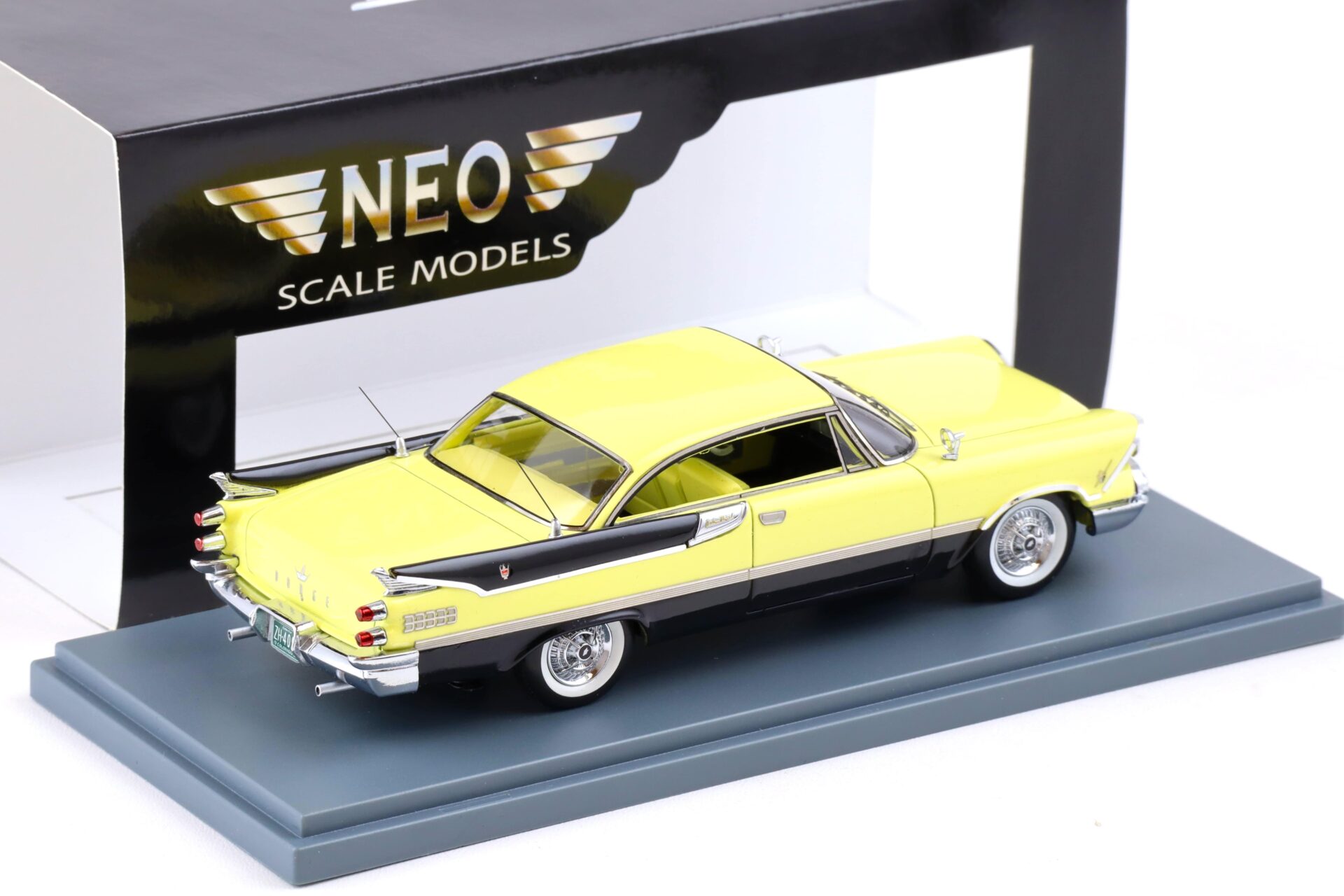 1:43 NEO Dodge Custom Royal Lancer 2-door Hardtop yellow/ black 1959