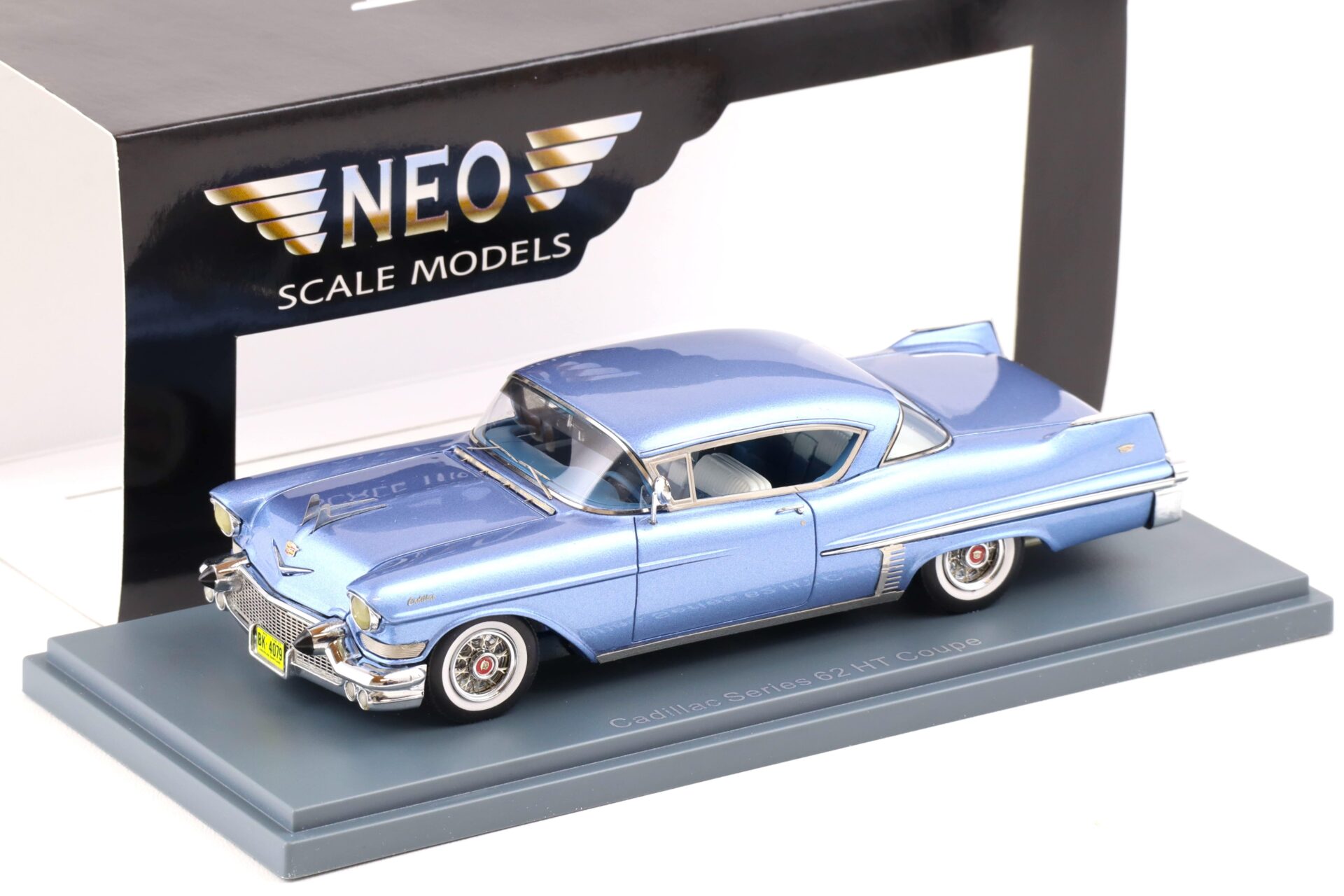 ID 85251 orig.jpg 1:43 NEO Cadillac Series 62 HT Coupe blue metallic 1957