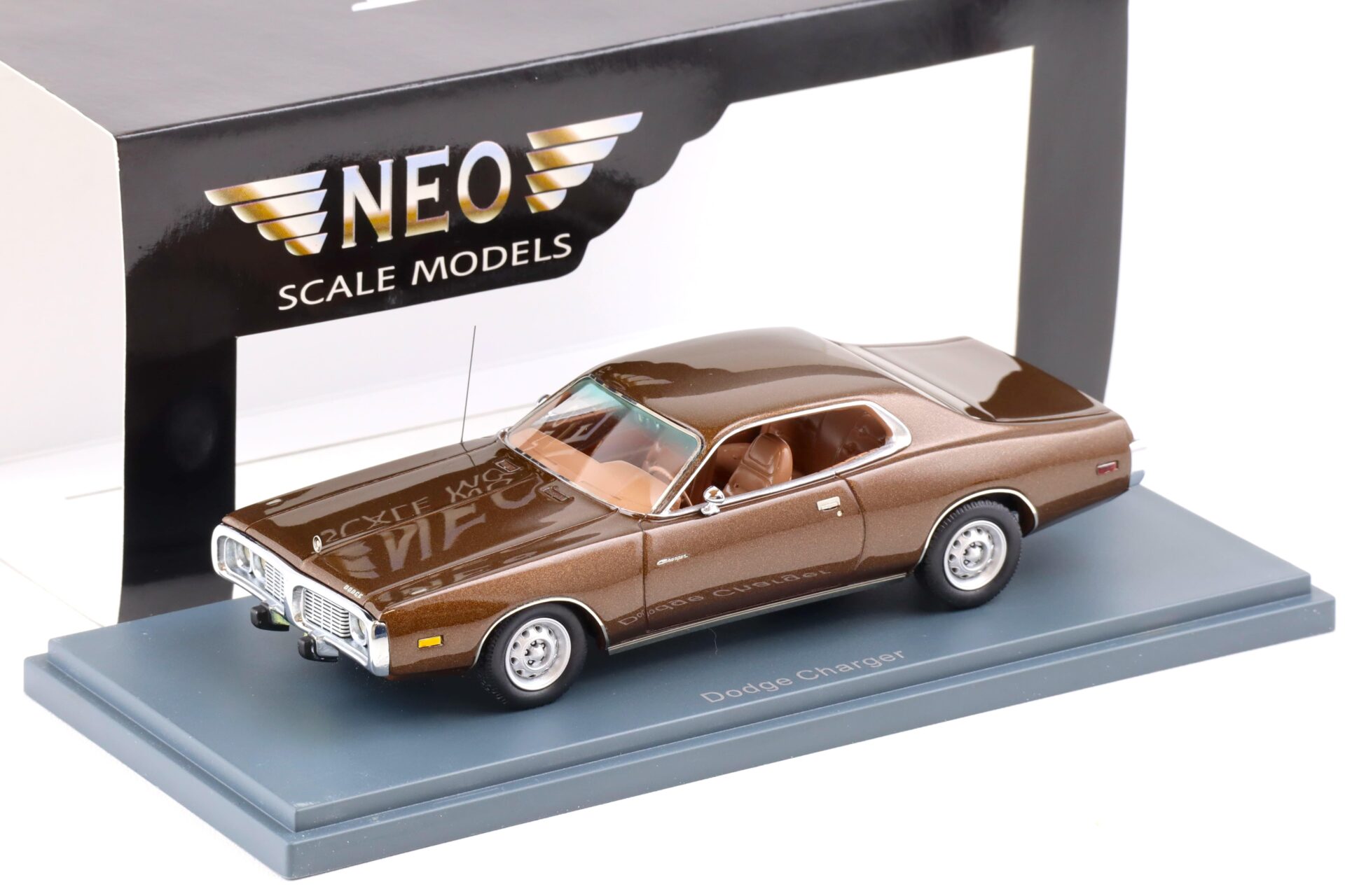 1:43 NEO Dodge Charger Coupe brown metallic 1973