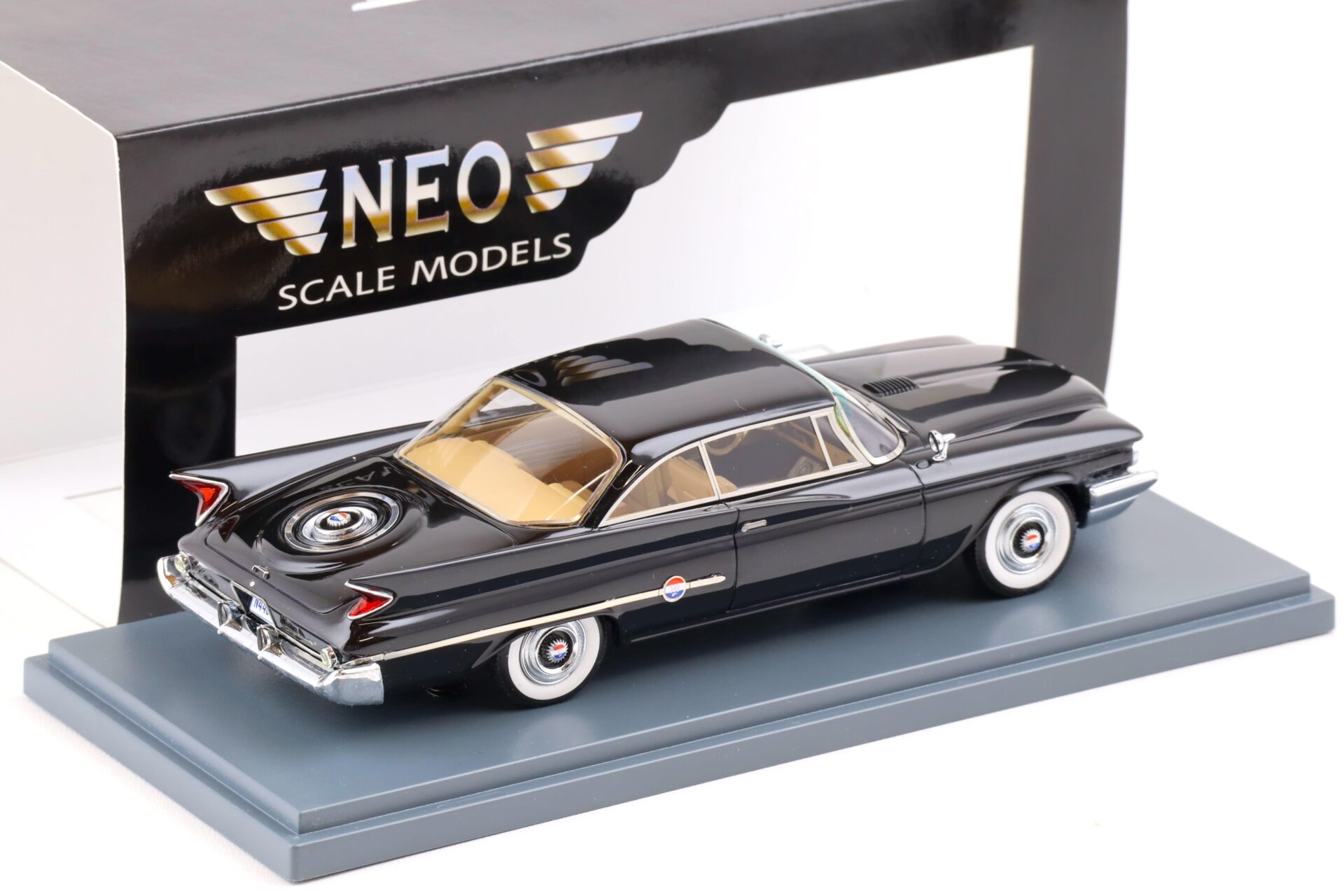 1:43 NEO Chrysler 300F Coupe black/ beige 1960
