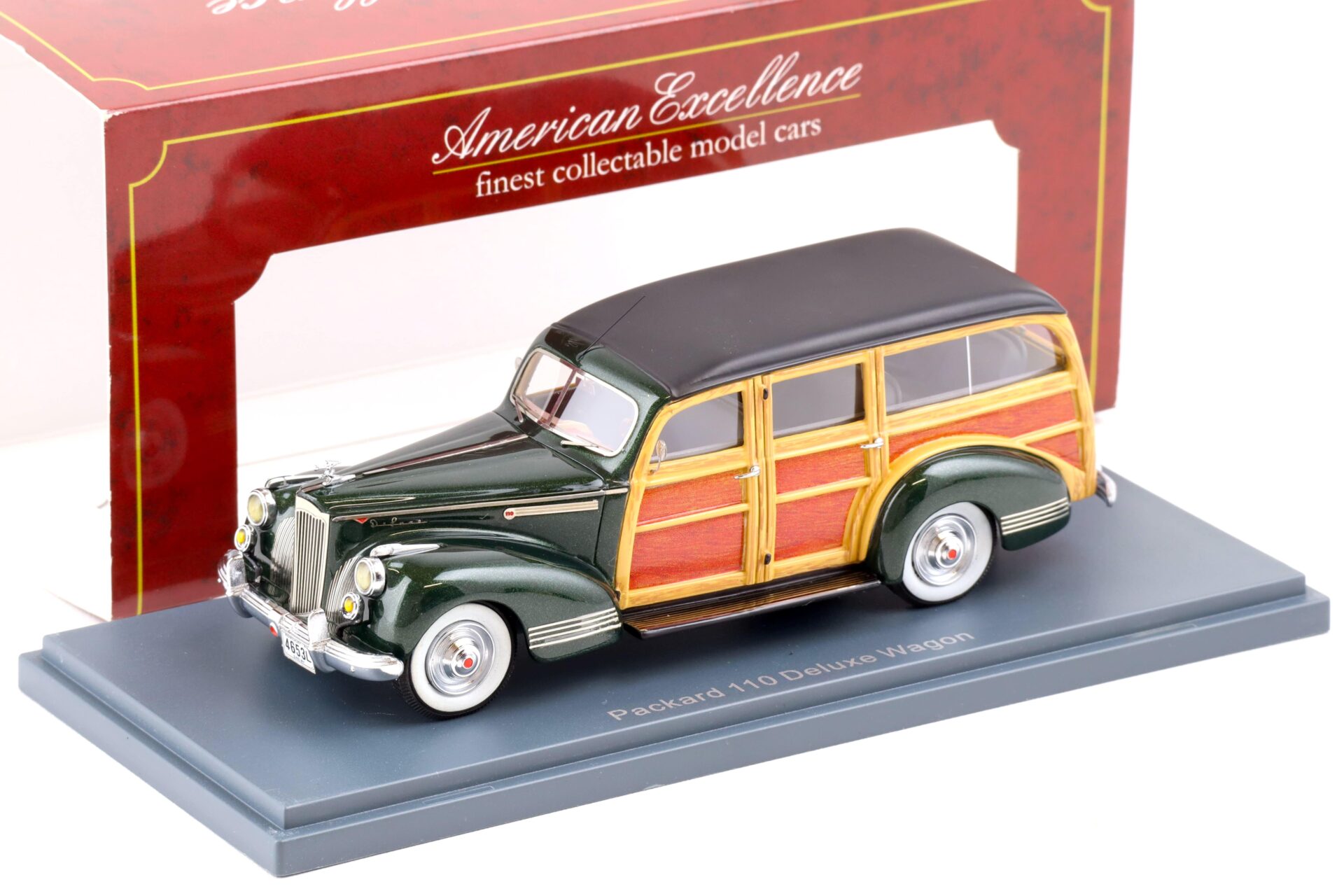 1:43 American Excellence NEO Packard 110 Deluxe Wagon green/ black 1941