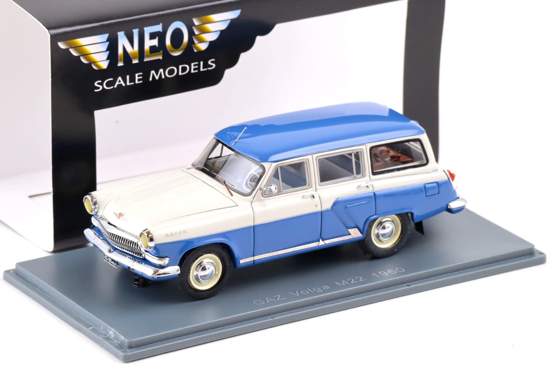 1:43 NEO GAZ Volga M22 Kombi blue/ beige 1960