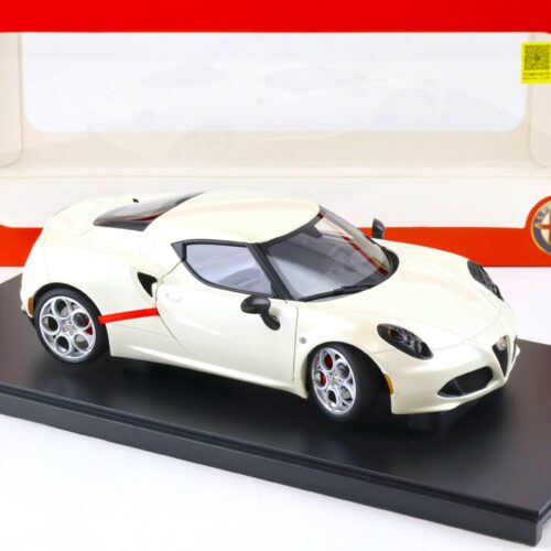 1:18 AUTOart Alfa Romeo 4C Coupe pearl white 2013