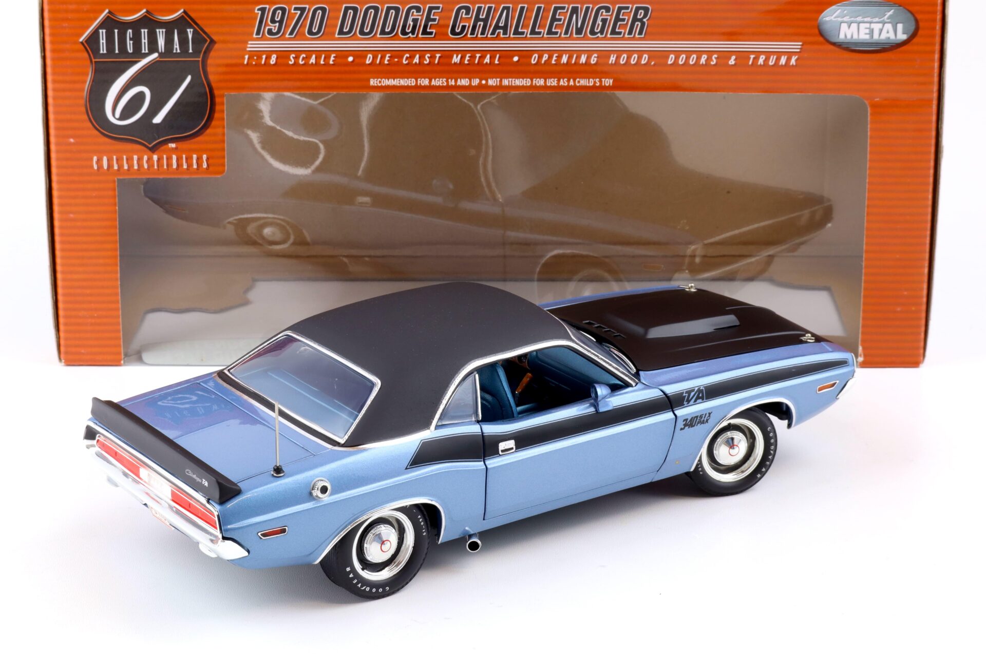 1:18 Highway61 Dodge Challenger T/A 340 Six Pak Coupe 1970 blue metallic