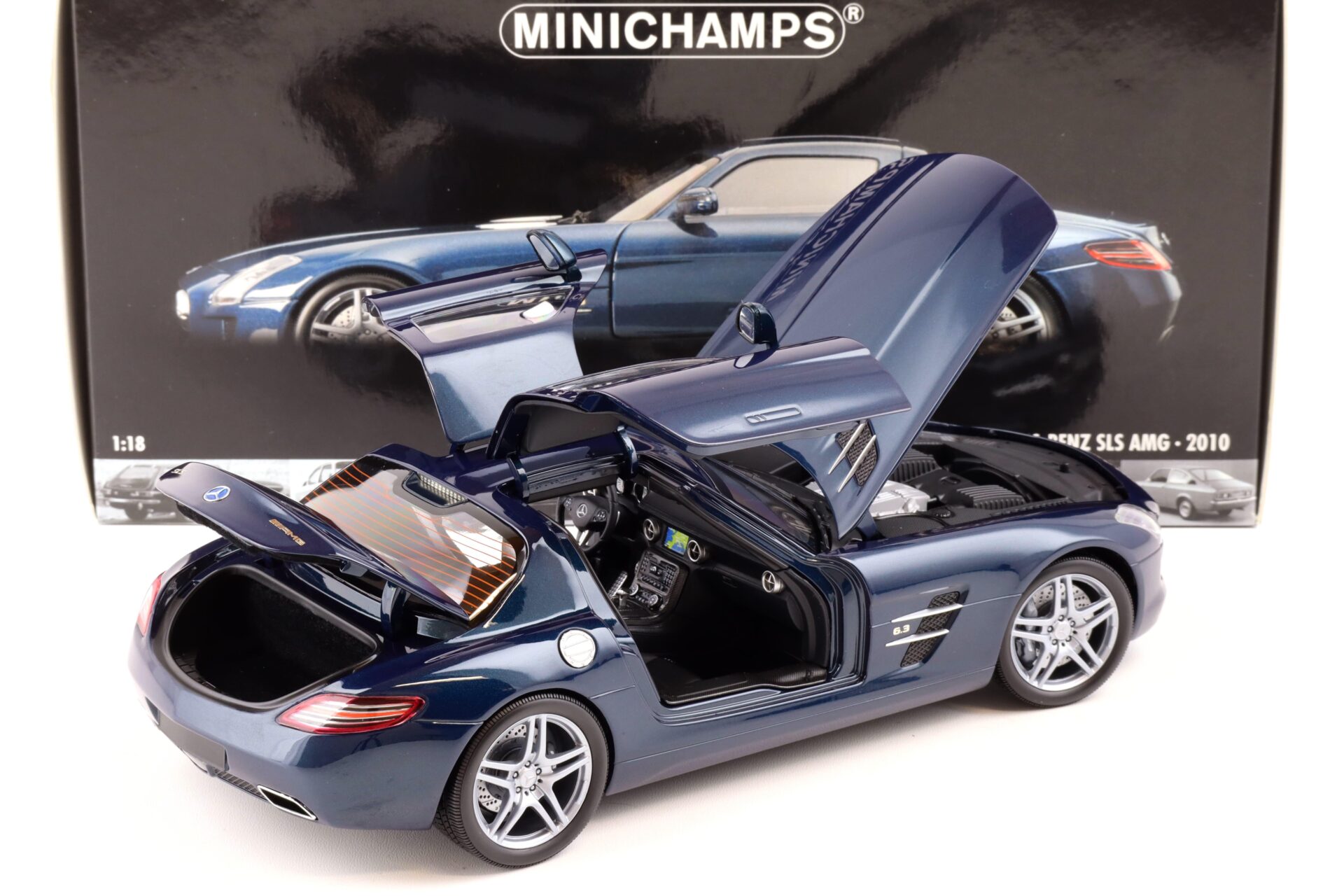 1:18 Minichamps Mercedes SLS AMG Coupe 2010 blue metallic