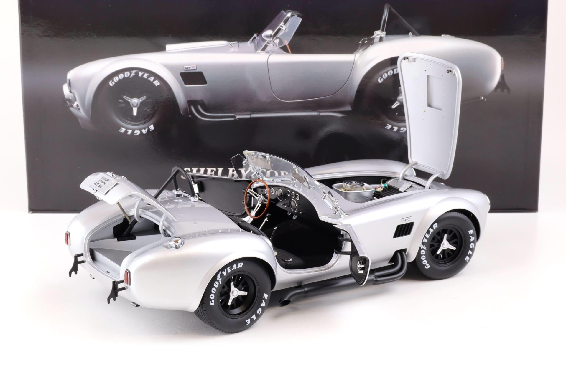 1:12 Kyosho Shelby Cobra 427 S/C silver/ black wheels 08631S