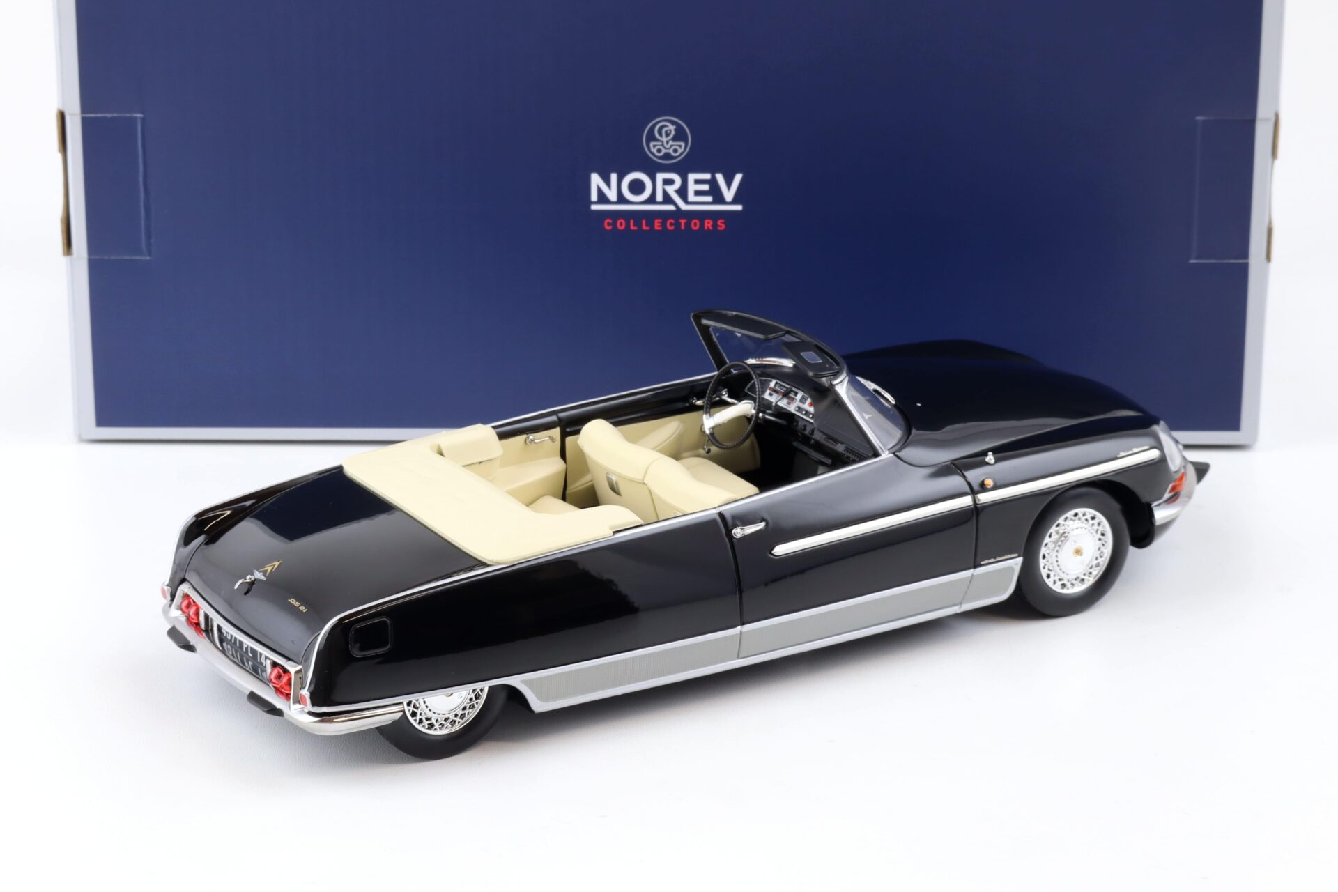 1:18 Norev Citroen DS 21 Palm Beach 1968 black/ beige interior 181746