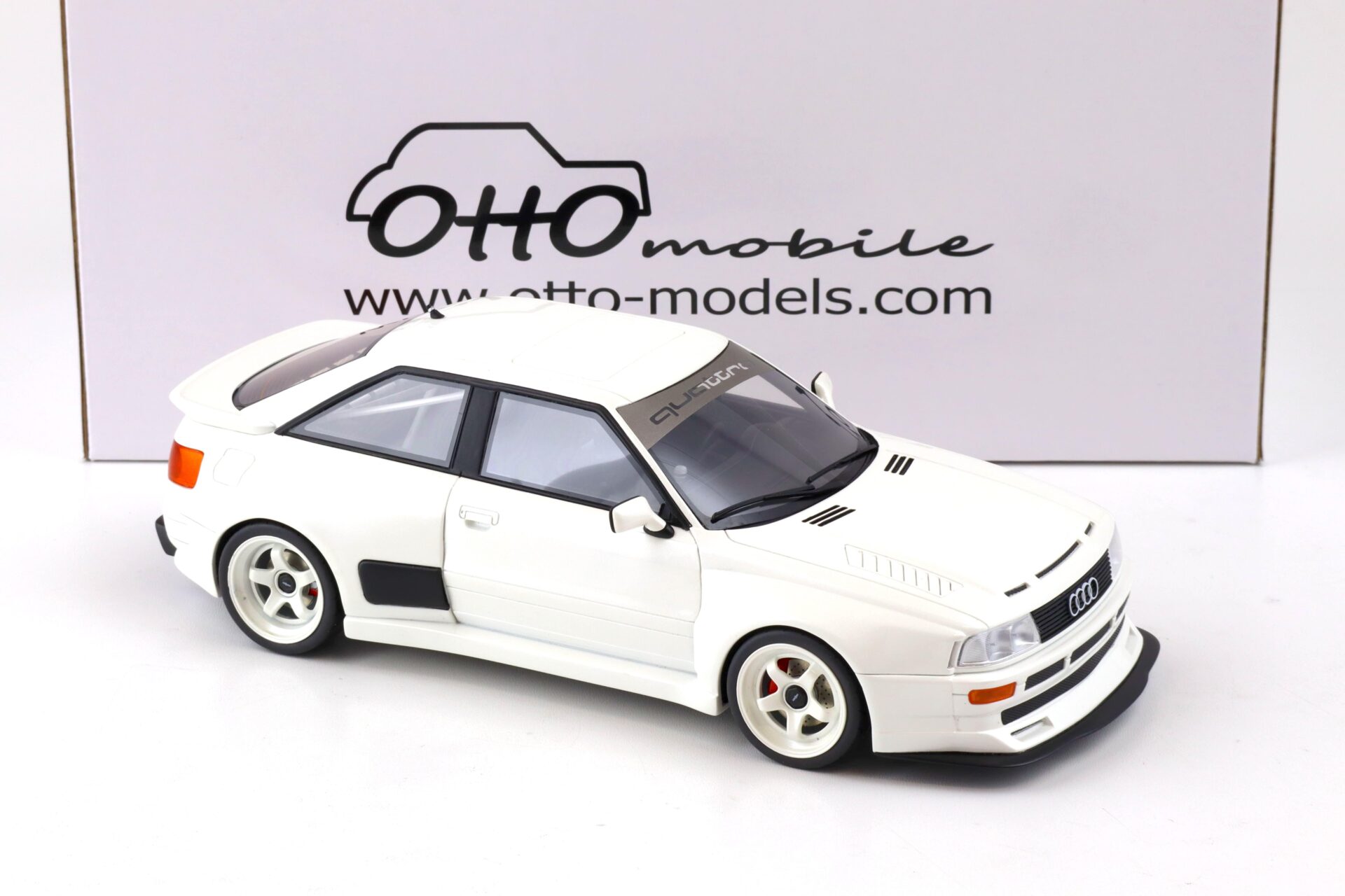 1:18 OTTO mobile OT913 Audi 80 (B4) Coupe RS2 Prior Design white 2021