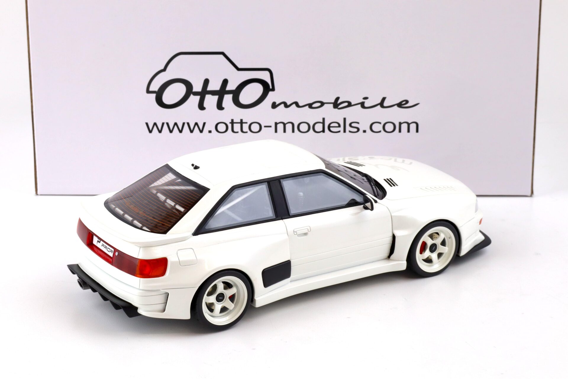 1:18 OTTO mobile OT913 Audi 80 (B4) Coupe RS2 Prior Design white 2021