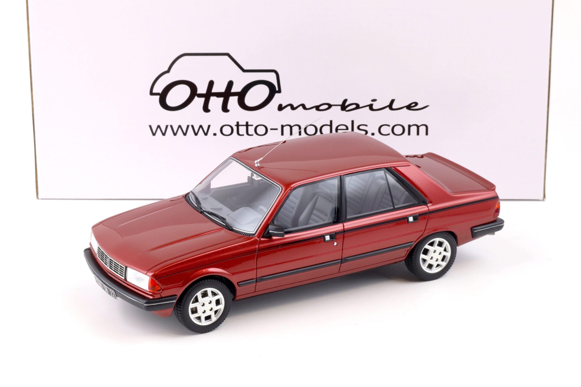 ID 85828 orig 1.jpg 1:18 OTTO mobile OT1032 Peugeot 305 GTX Limousine red 1985