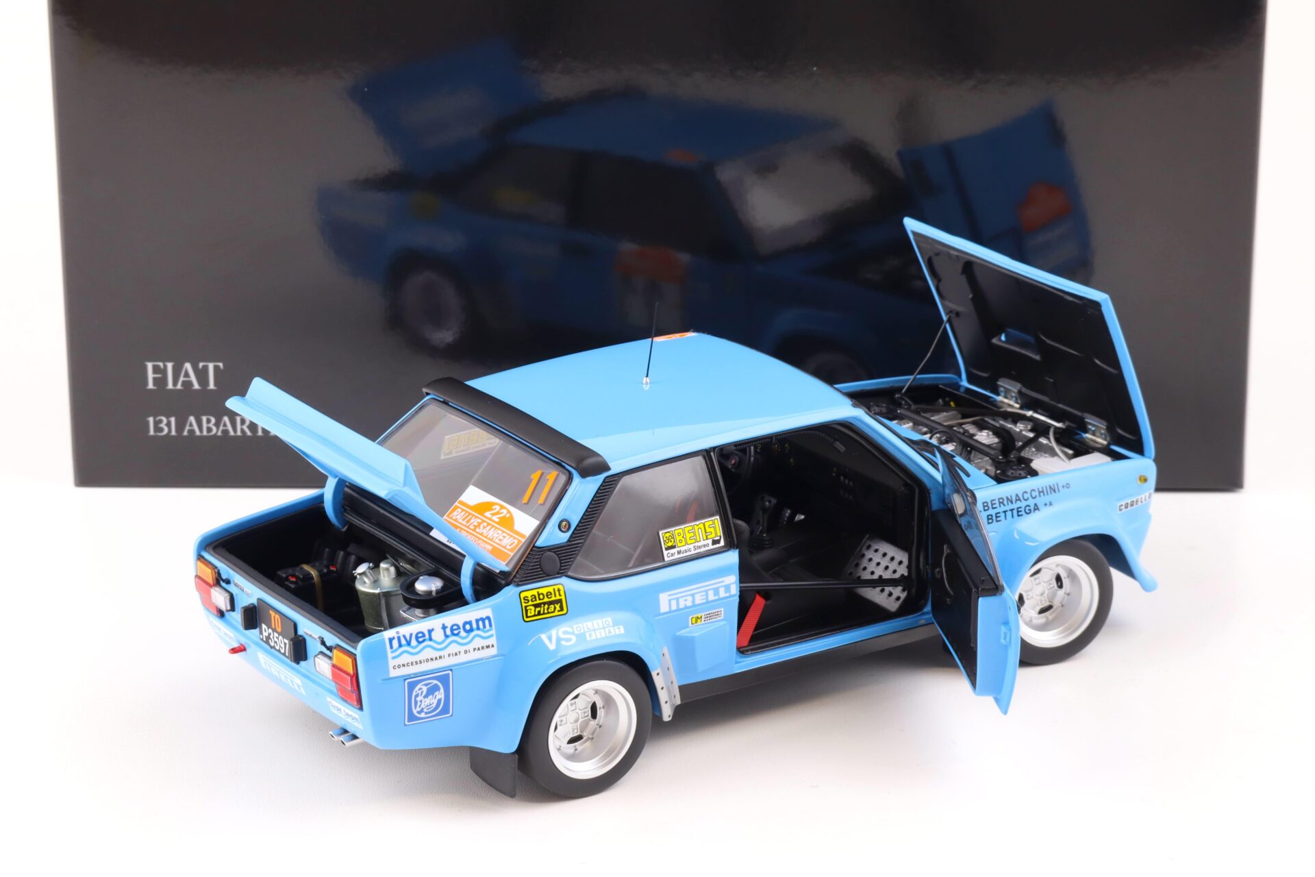 1:18 Kyosho Fiat 131 ABARTH Rally Sanremo 1983 Bettega #11 Diecast 08376C