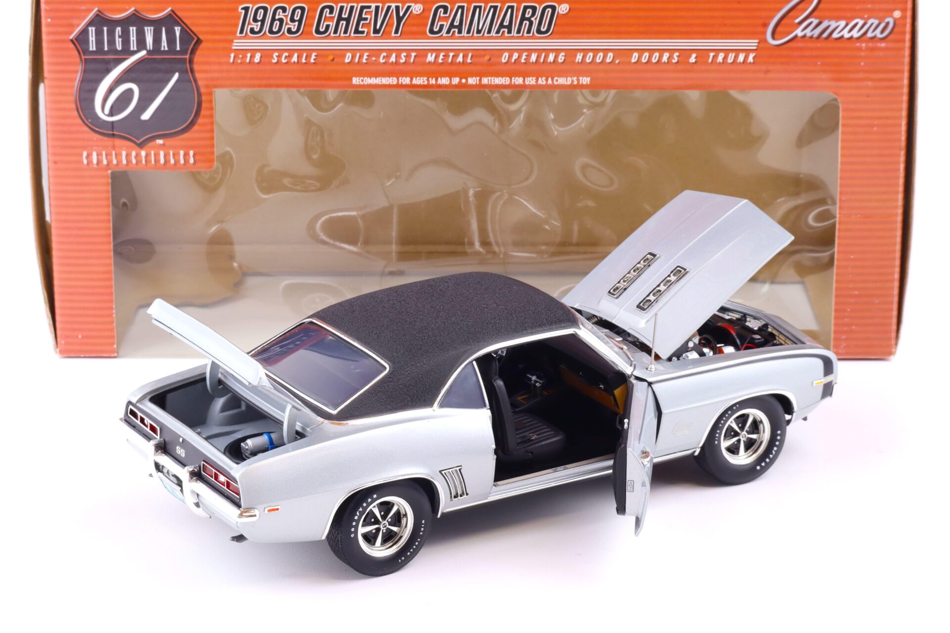 1:18 Highway61 Chevrolet Camaro Coupe 1969 silver/ black vinyl roof 50393