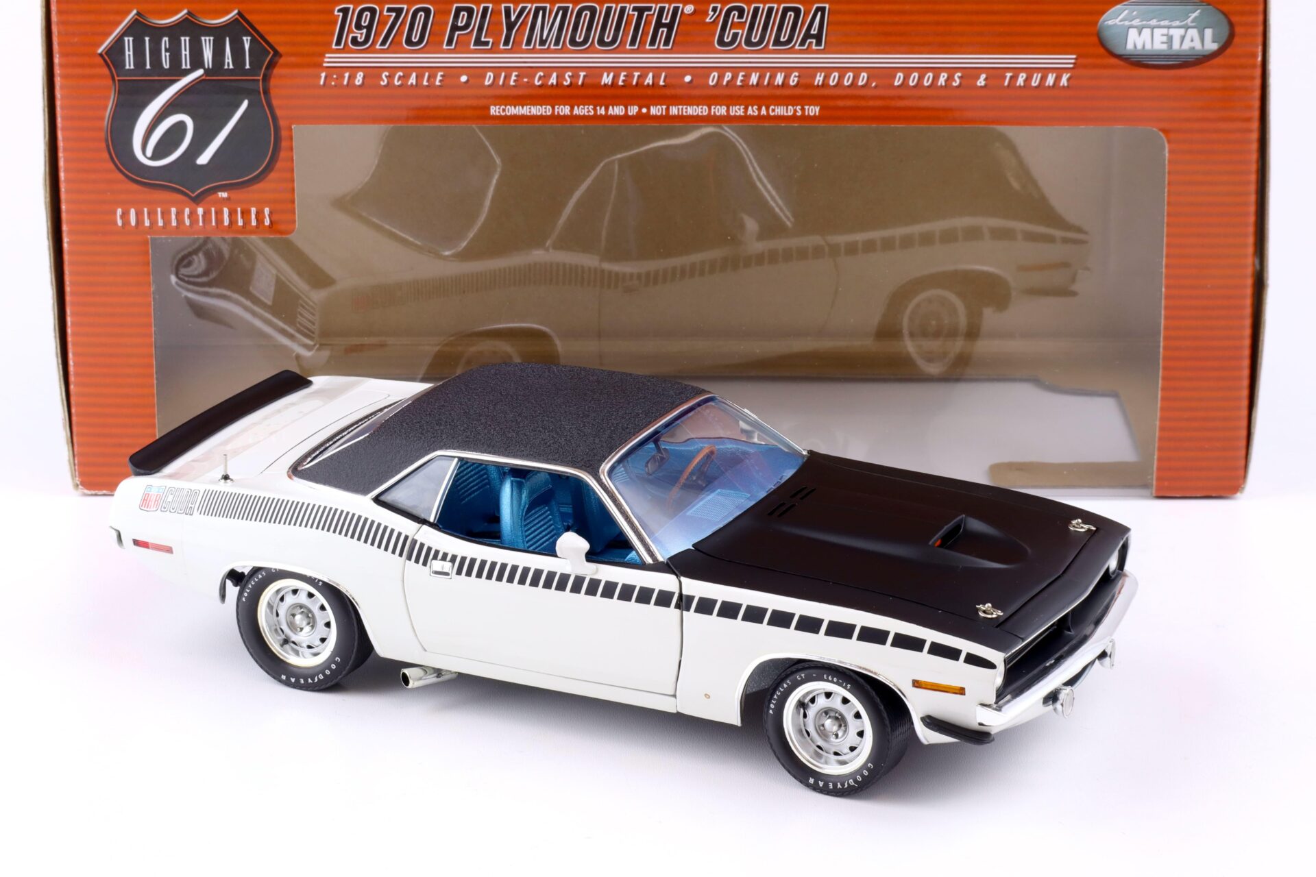 1:18 Highway61 Plymouth Cuda AAR Coupe 1970 white/ black vinyl roof 50613