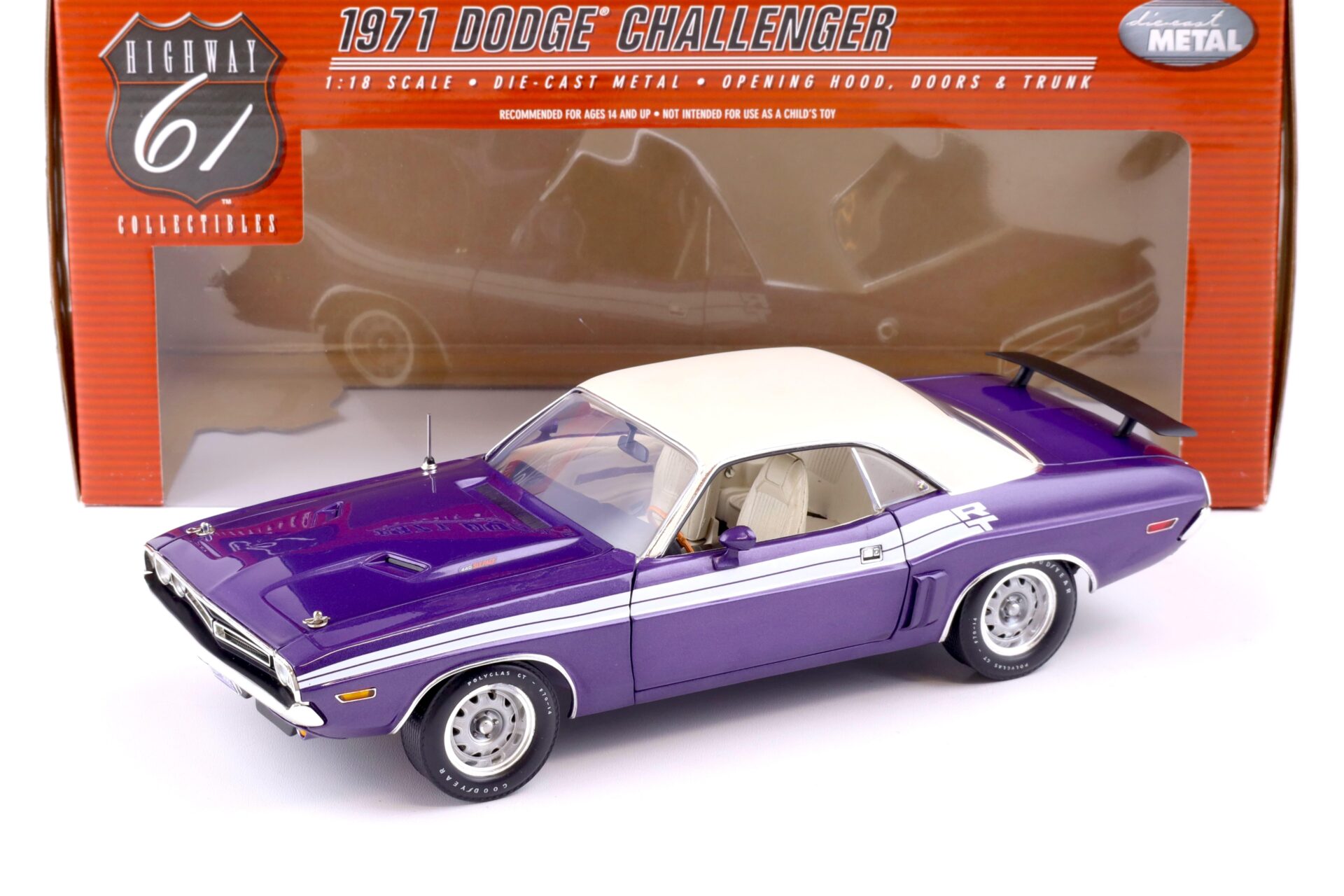 1:18 Highway61 Dodge Challenger R/T Coupe 1971 purple/ white vinyl roof 50557