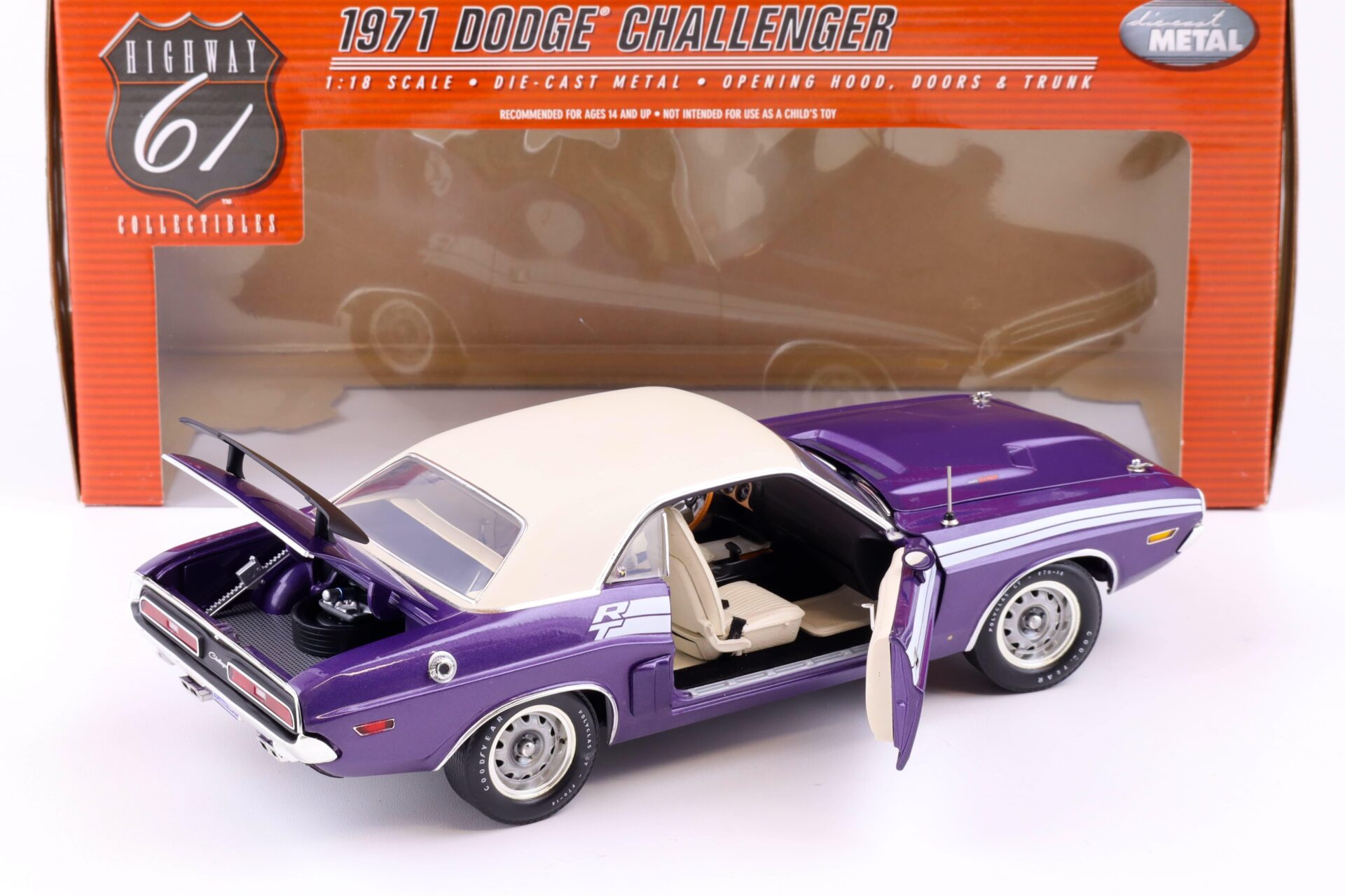 1:18 Highway61 Dodge Challenger R/T Coupe 1971 purple/ white vinyl roof 50557