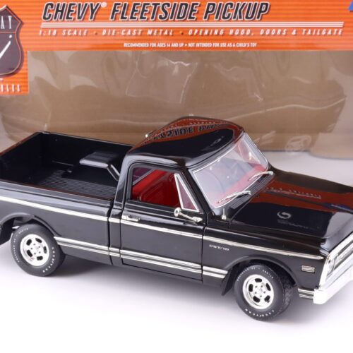 1:18 Highway61 Chevrolet Fleetside CST/10 Pickup black 50813