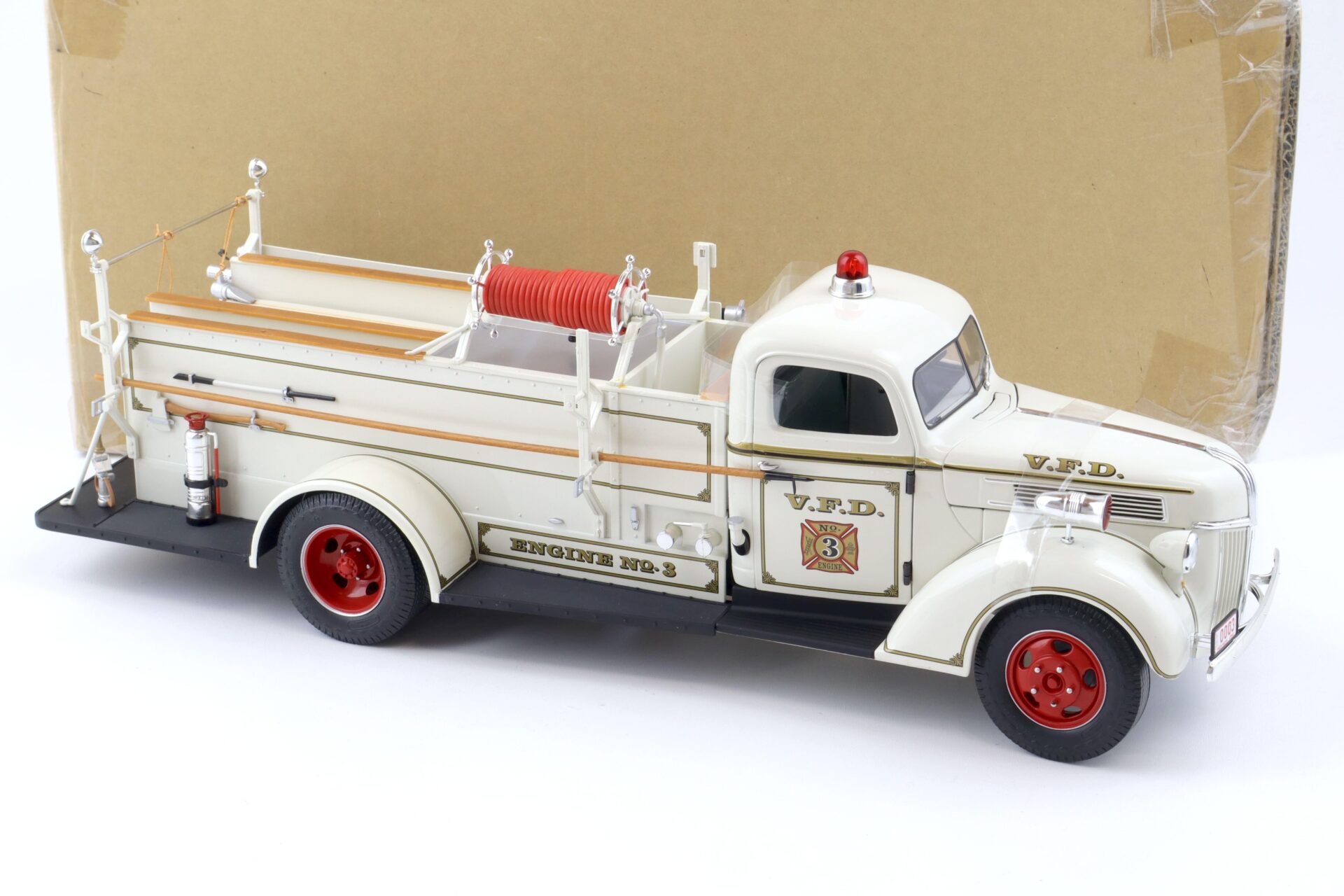 1:16/ 1:18 Highway61 Ford Pumper Firetruck 1941 white V.F.D.