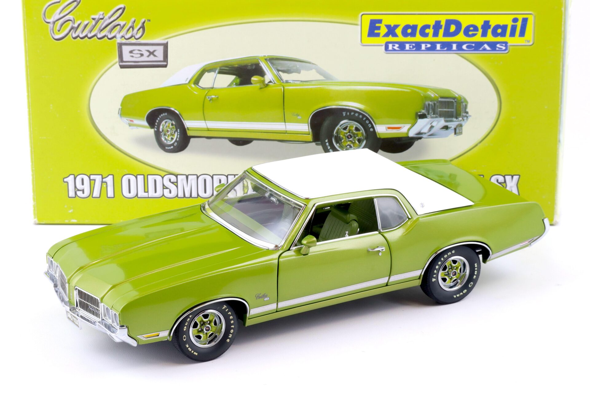 1:18 Exact Detail 1971 Oldsmobile Cutlass Supreme SX Coupe green/ white WCC304