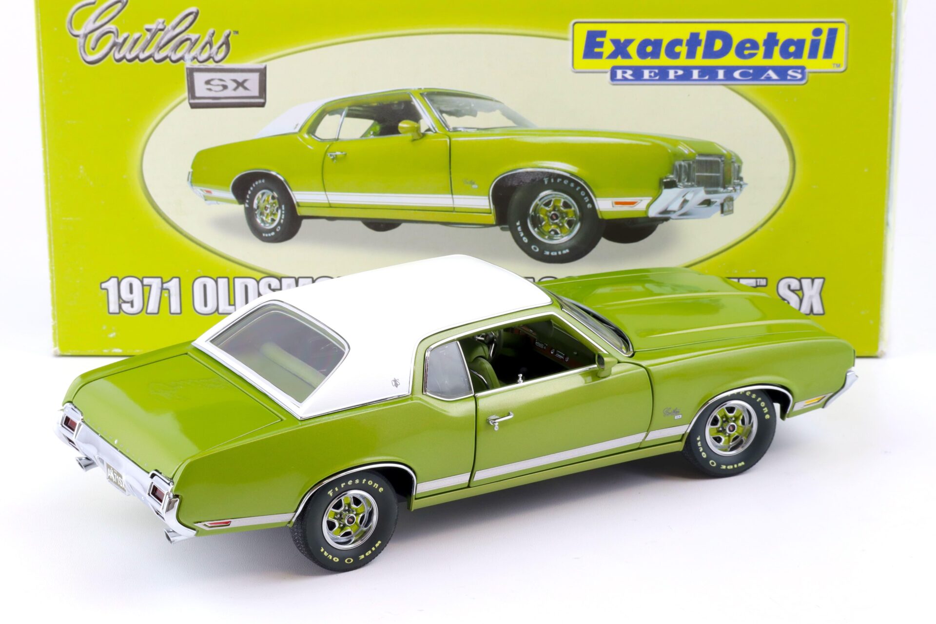1:18 Exact Detail 1971 Oldsmobile Cutlass Supreme SX Coupe green/ white WCC304