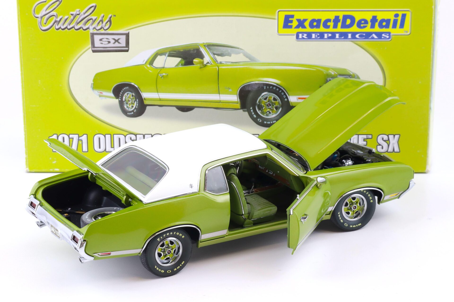 1:18 Exact Detail 1971 Oldsmobile Cutlass Supreme SX Coupe green/ white WCC304