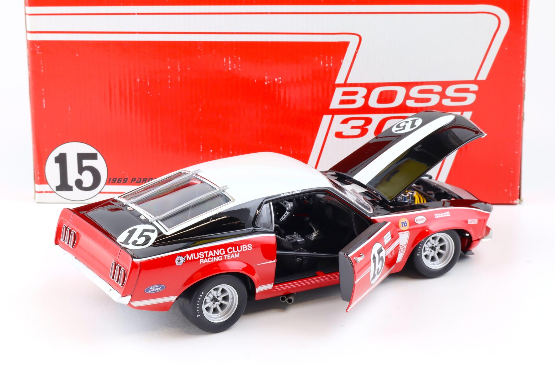 1:18 Welly 1969 Ford Mustang Boss 302 Trans Am Mustang #15 Parnelli Jones