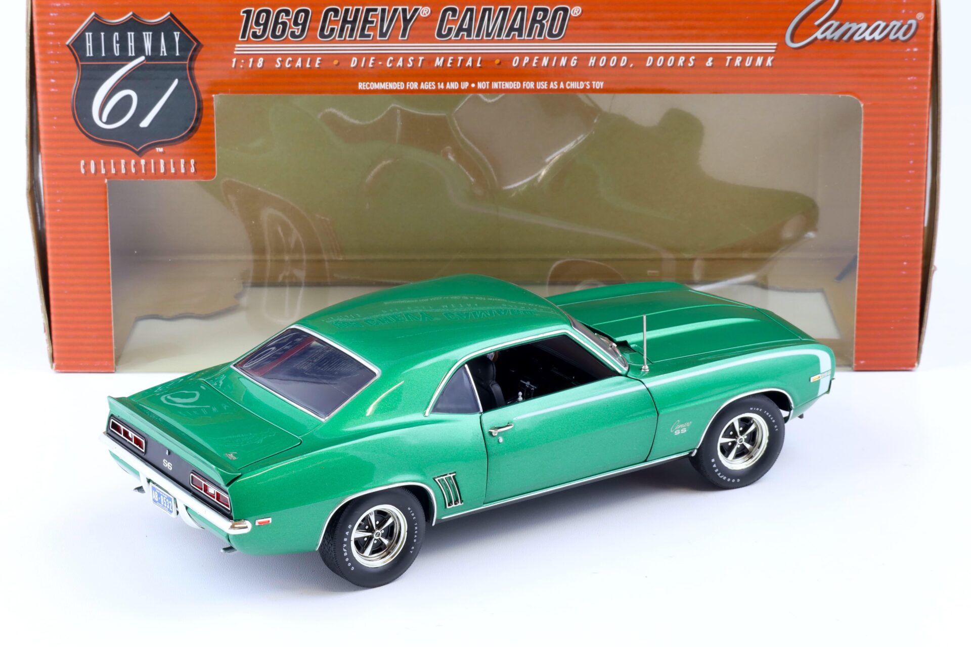 1:18 Highway61 Chevrolet Camaro SS 396 Coupe green metallic 50384