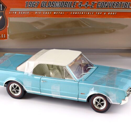 1:18 Highway61 Oldsmobile 442 Convertible 1967 with Top blue metallic 50112