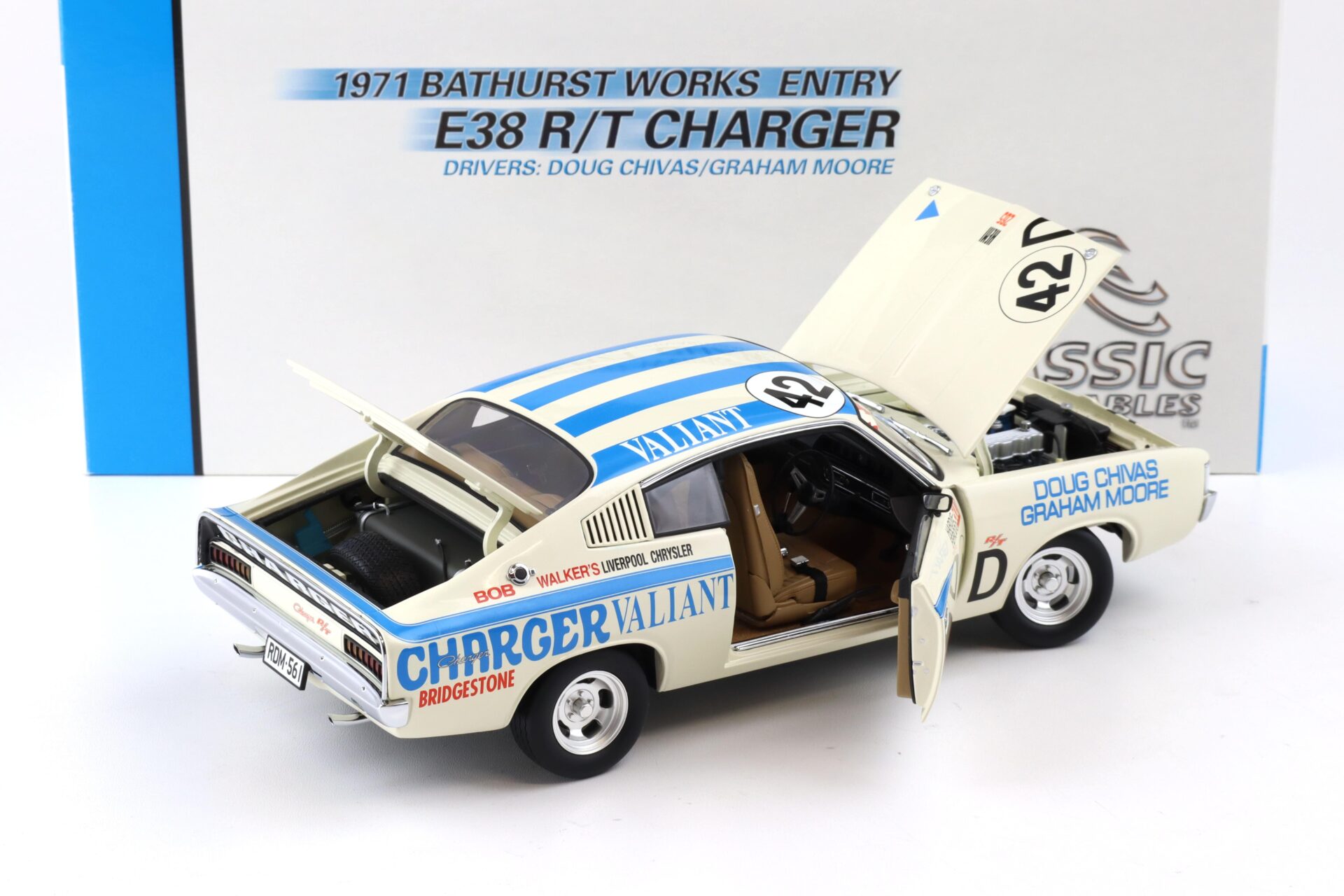 1:18 Classic Carlectables Chrysler E38 R/T Charger 1971 Bathurst Works Entry Chivas/ Moore #42