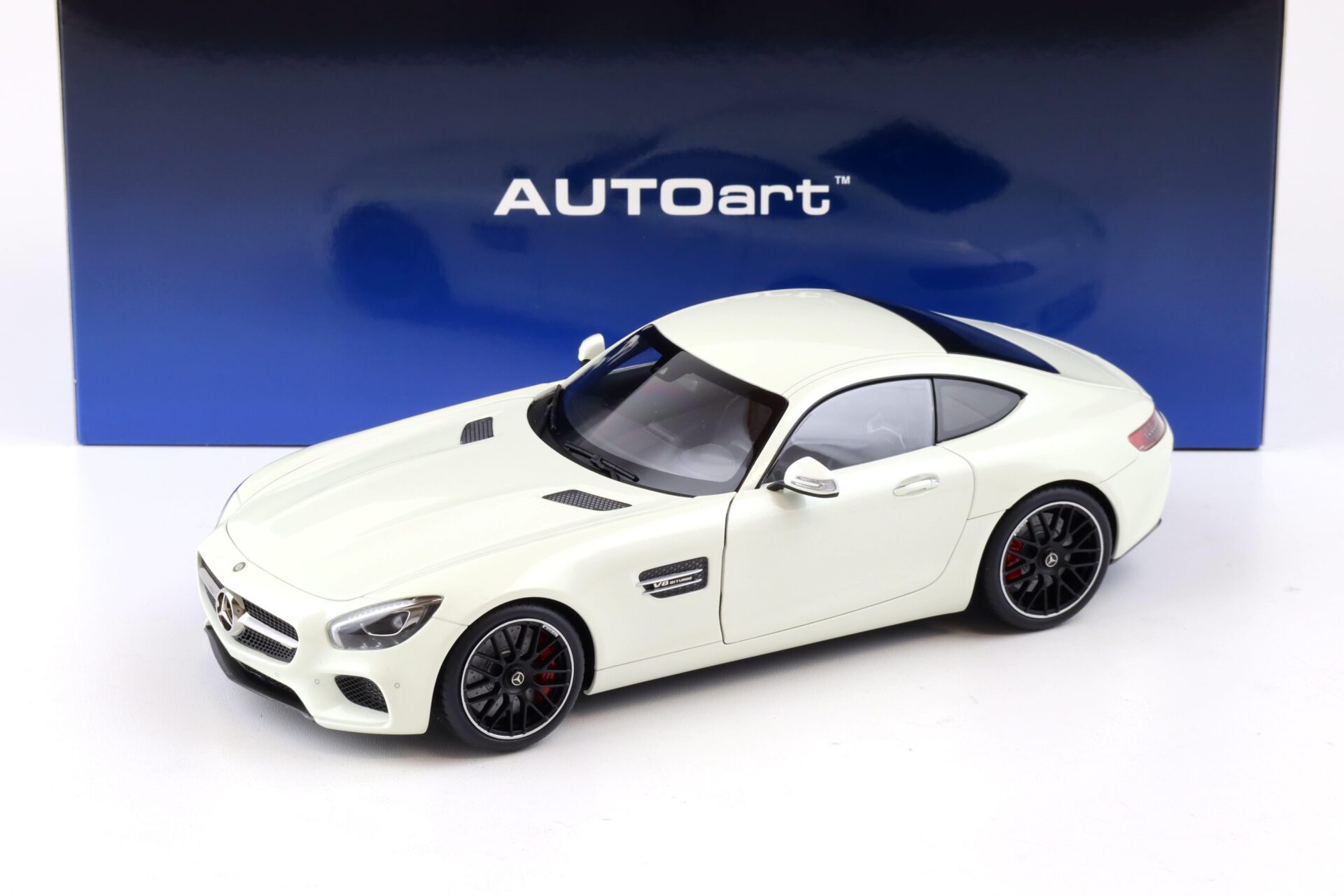 ID 86492 orig.jpg 1:18 AUTOart Mercedes AMG GT S Coupe white 76311