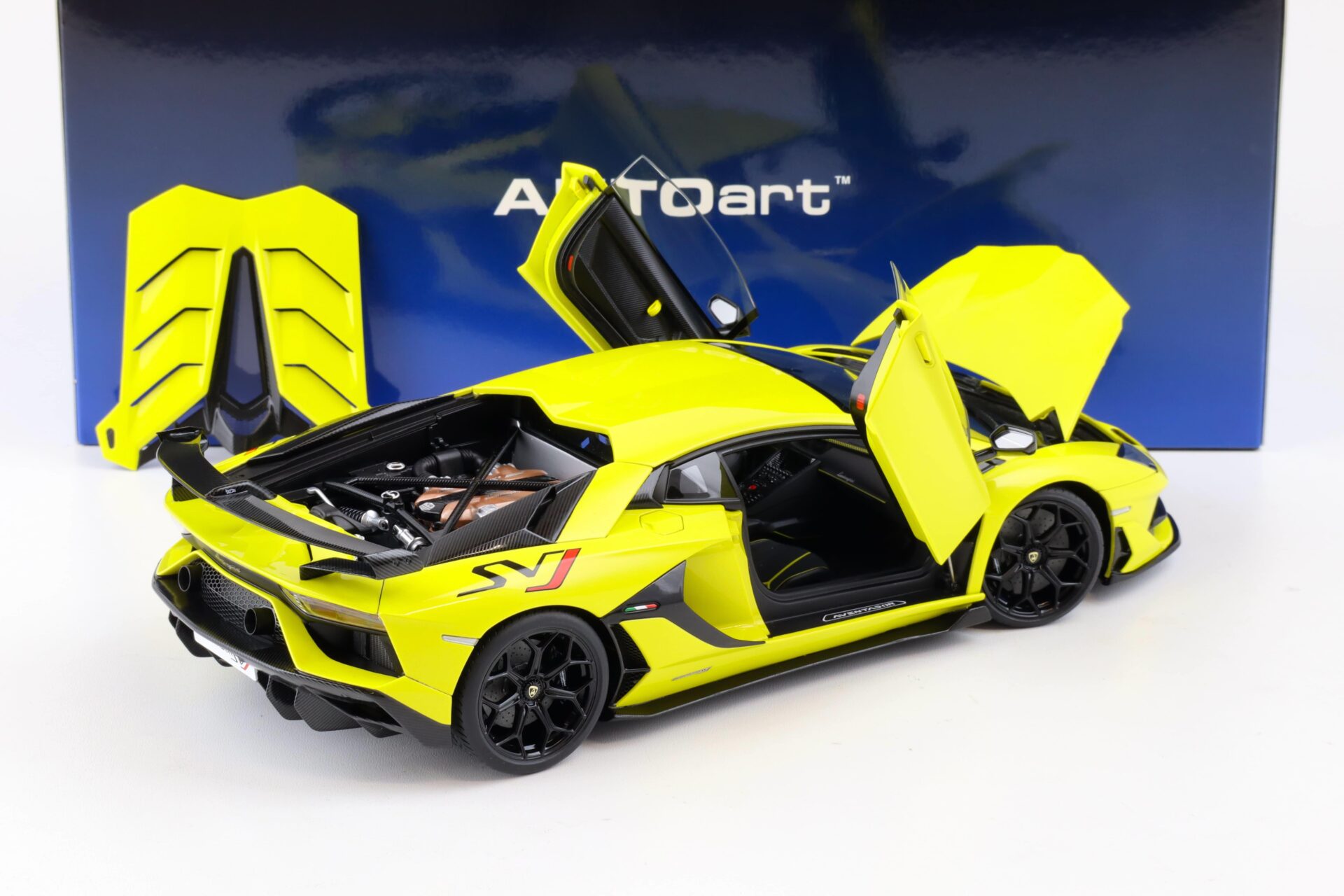 1:18 AUTOart Lamborghini Aventador SVJ 2019 Giallo Tenerife/ pearl yellow