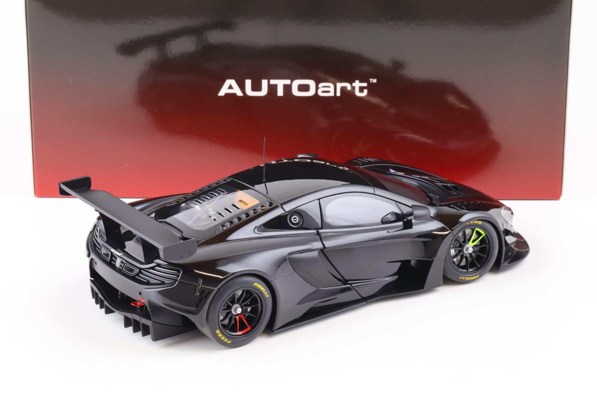 1:18 AUTOart McLAREN 650S GT3 2017 Gloss black/ matt black accents 81644
