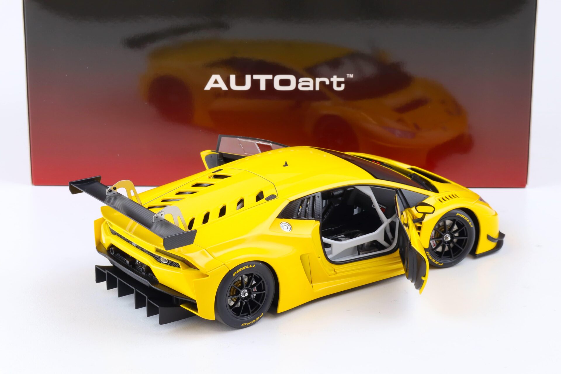 1:18 AUTOart Lamborghini Huracan GT3 Plain Body 2015 Giallo Inti/ pearl yellow