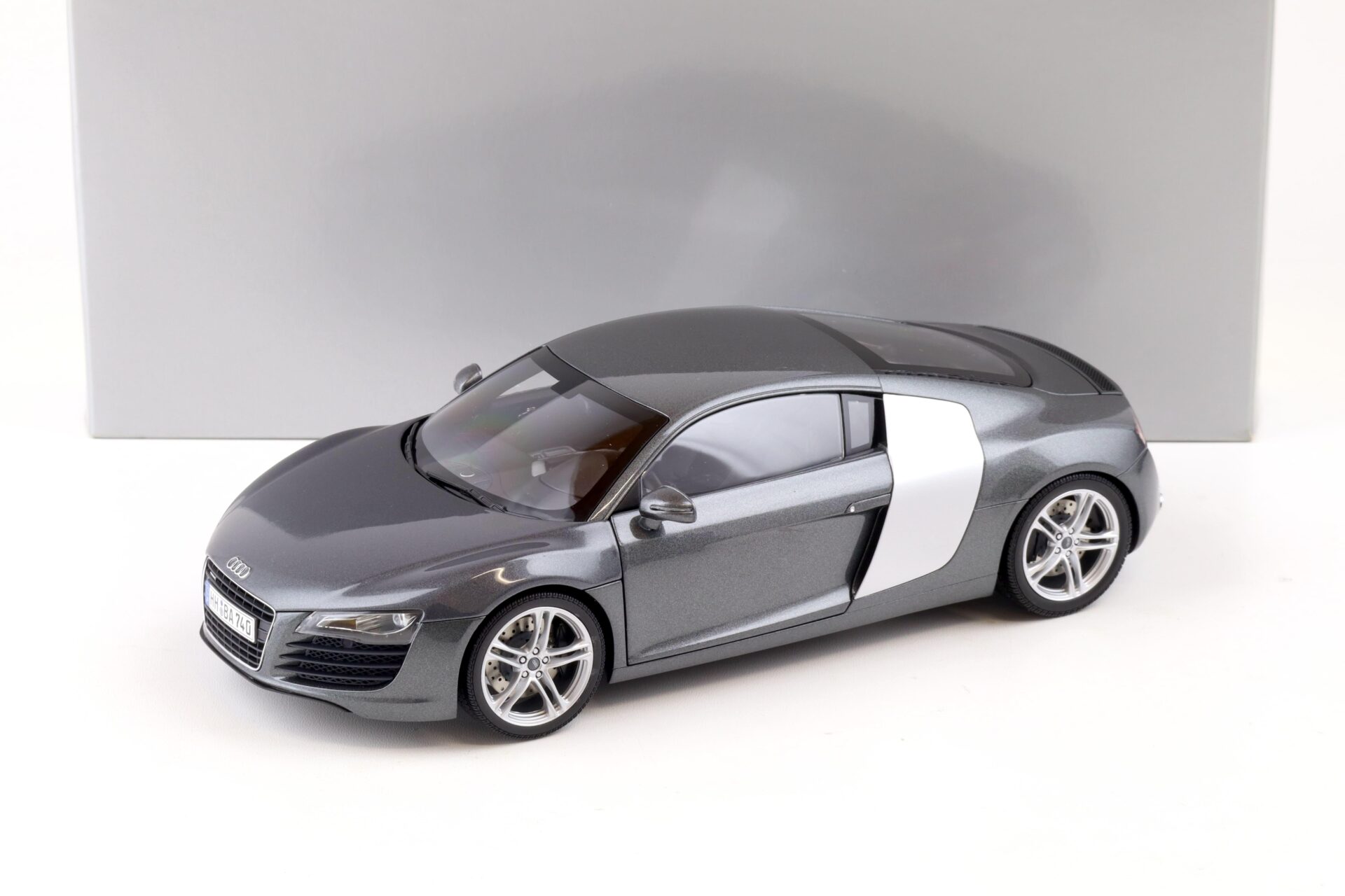 1:18 Kyosho Audi R8 4.2 FSI Quattro Coupe Daytona grey Audi Collection