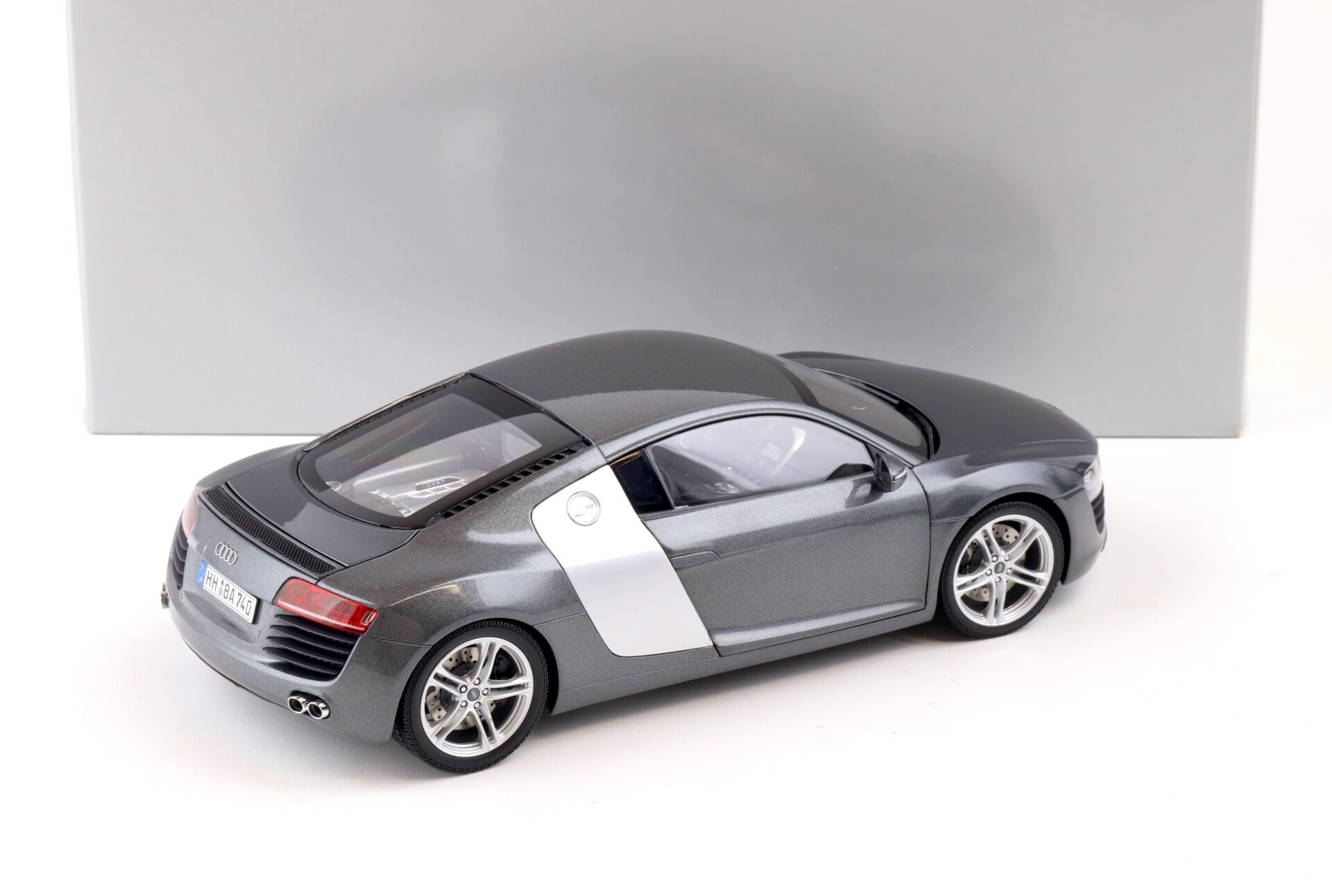 1:18 Kyosho Audi R8 4.2 FSI Quattro Coupe Daytona grey Audi Collection