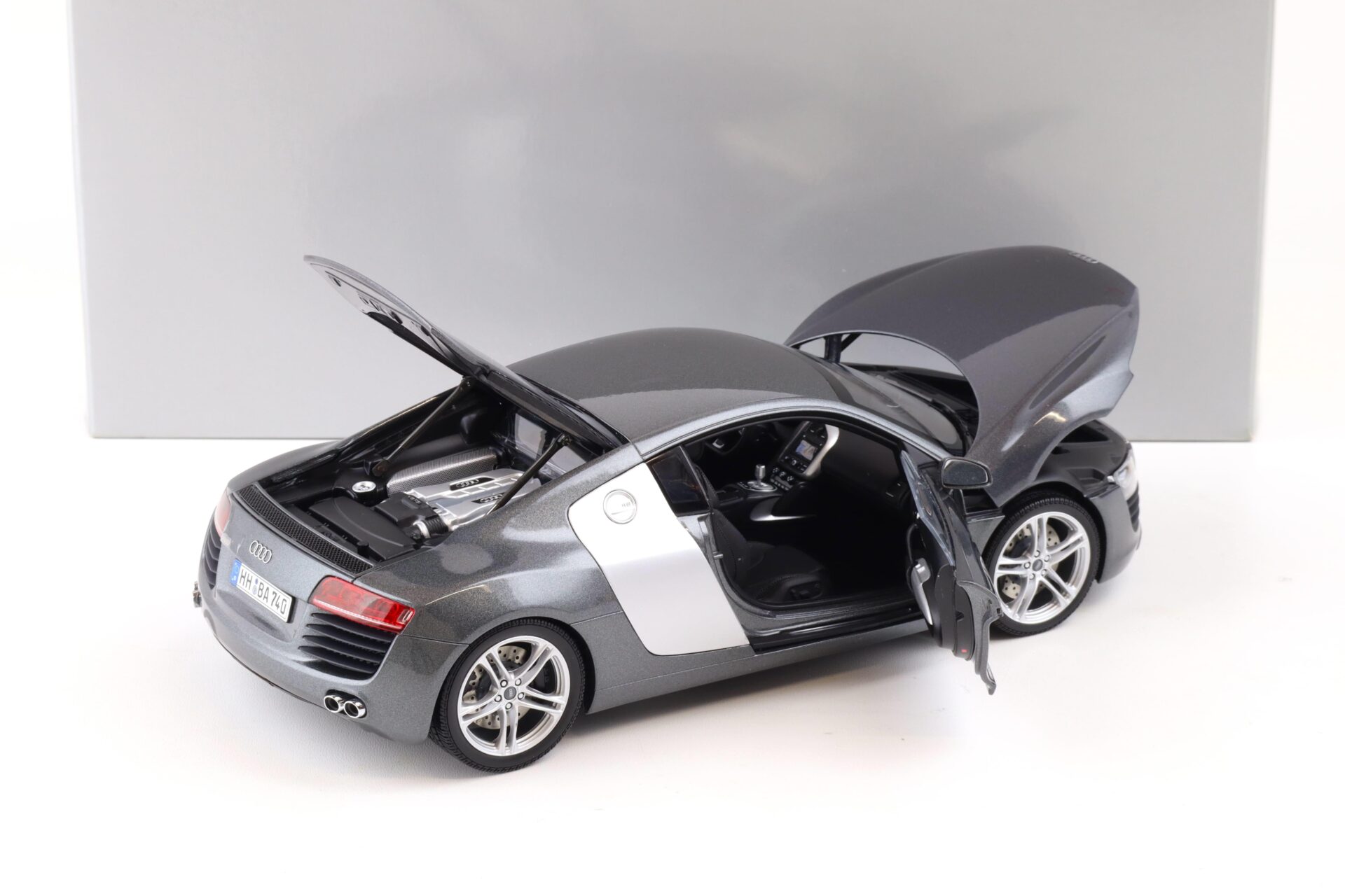 1:18 Kyosho Audi R8 4.2 FSI Quattro Coupe Daytona grey Audi Collection