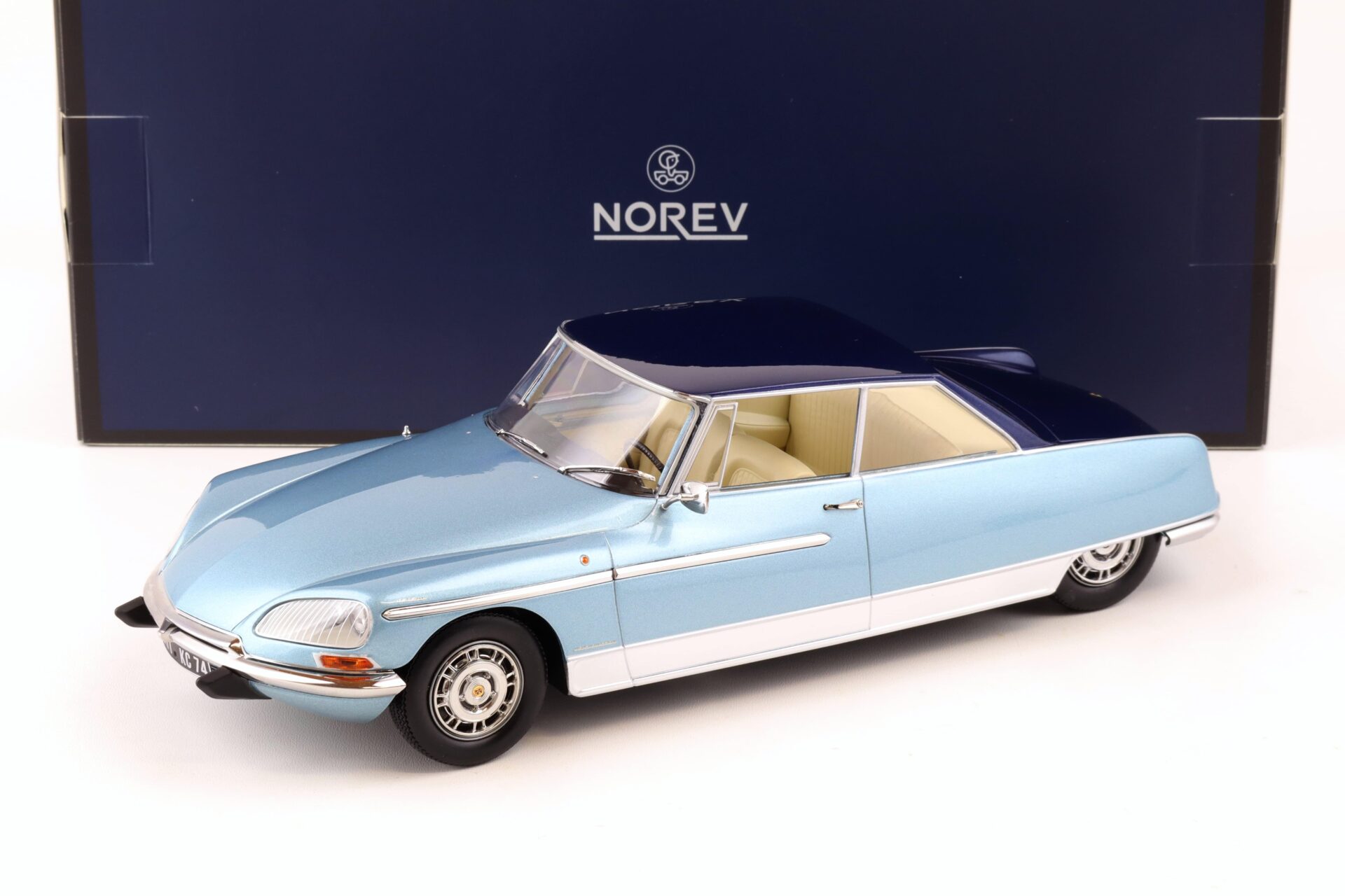 1:18 Norev Citroen DS 21 Le Leman 1968 light & dark blue - Limited 300 pcs.