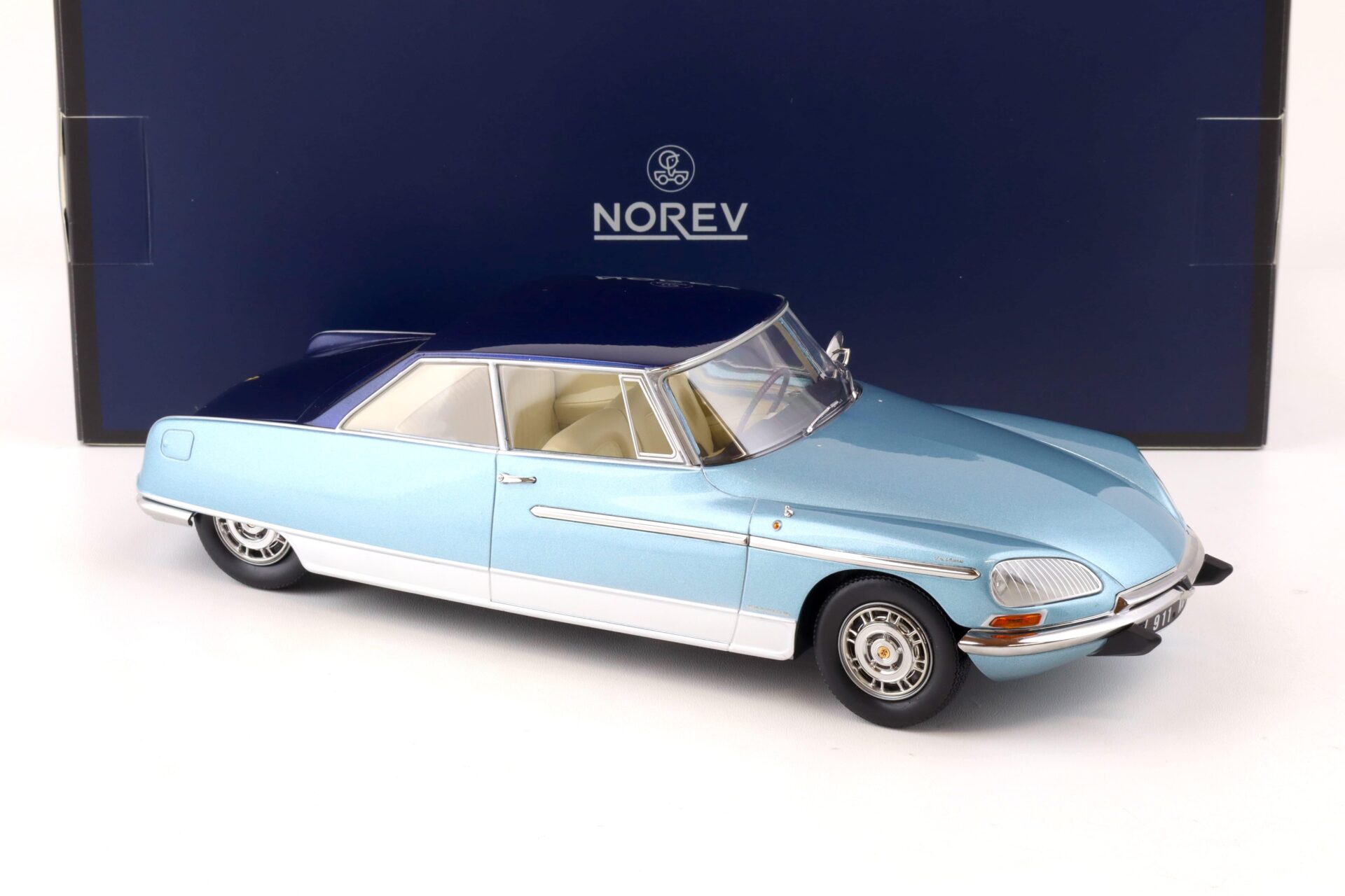 1:18 Norev Citroen DS 21 Le Leman 1968 light & dark blue - Limited 300 pcs.