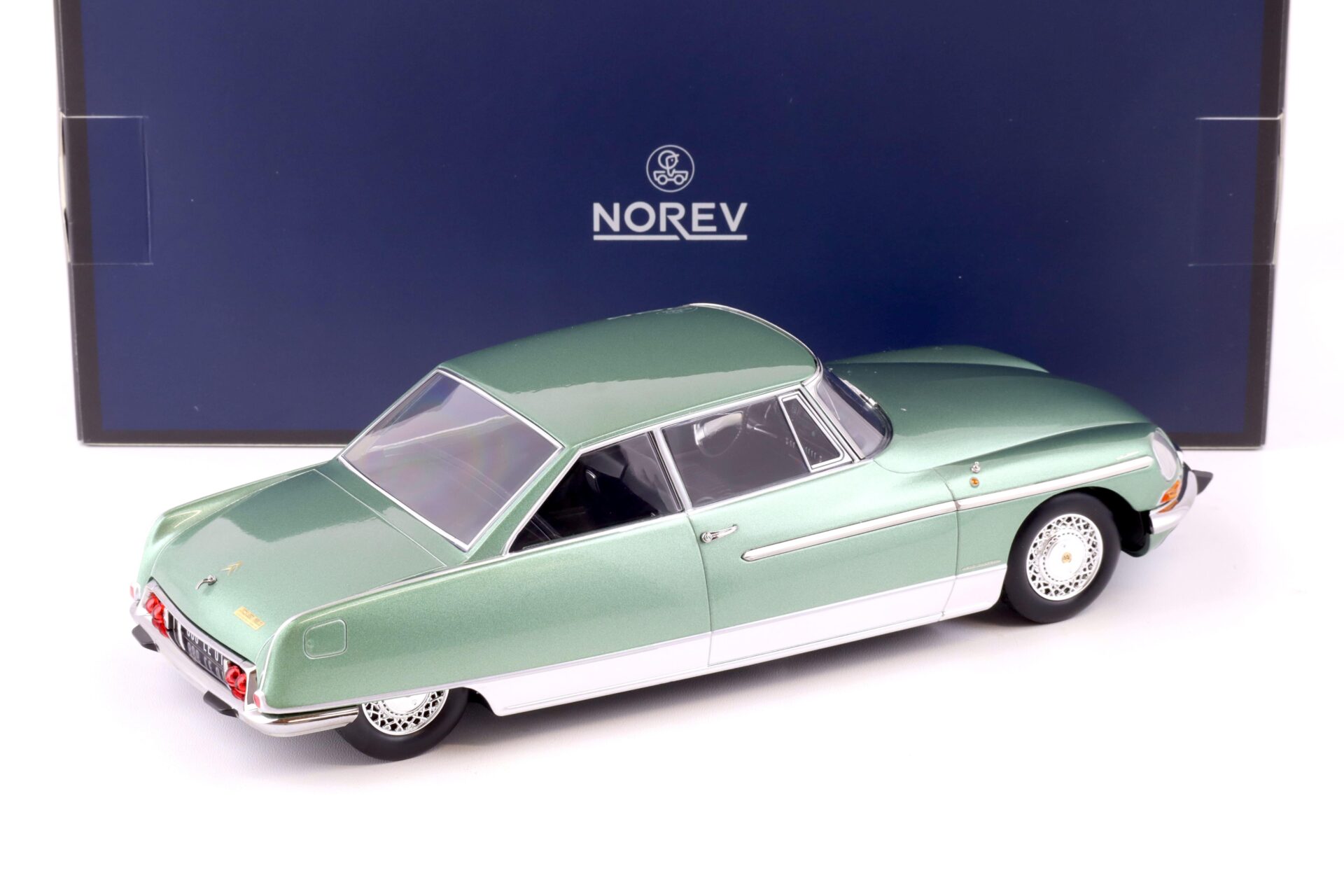 1:18 Norev Citroen DS 21 Le Leman 1968 green metallic - Limited 200 pcs.