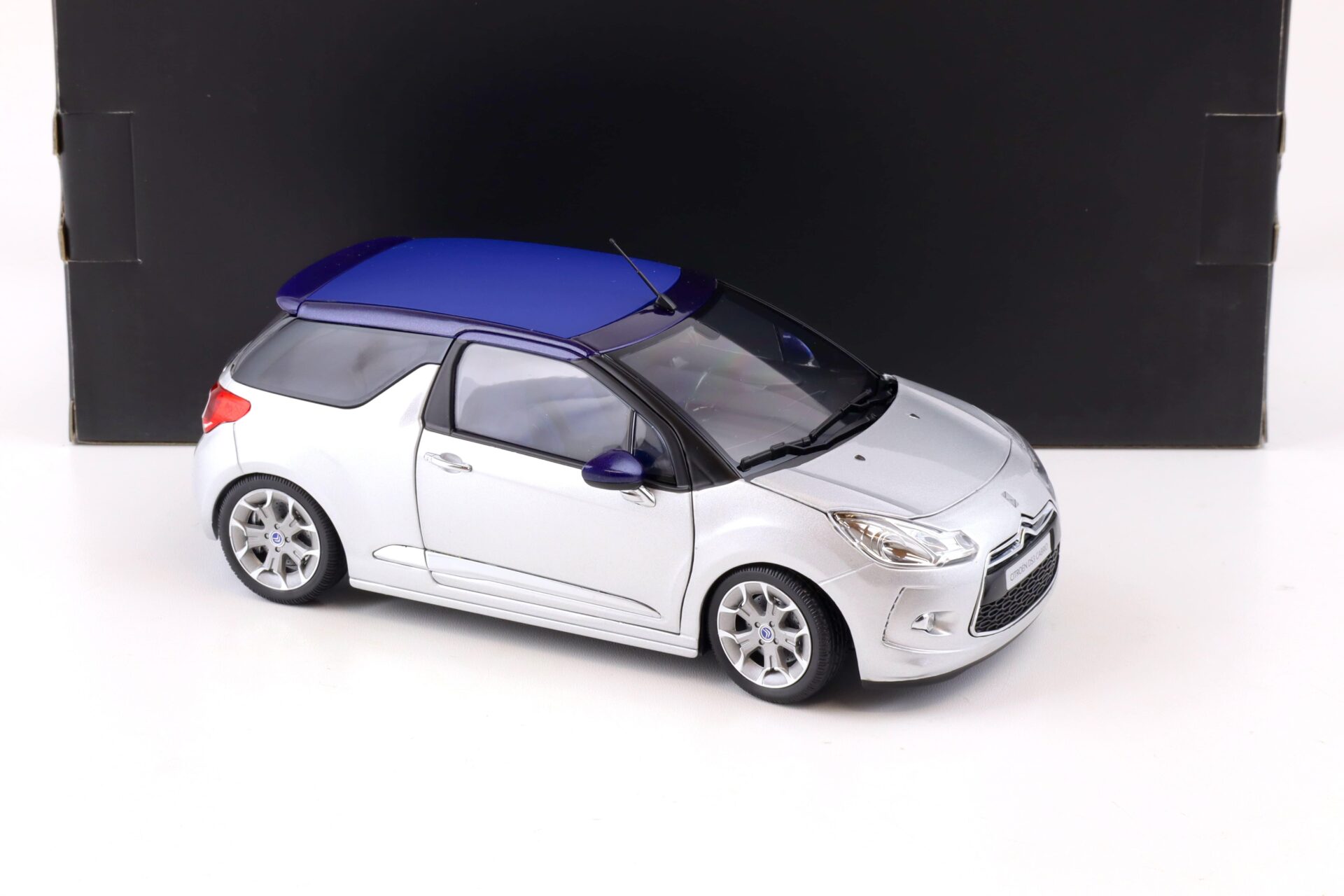 1:18 Norev Citroen DS3 Cabrio 2013 silver-grey/ blue 181548