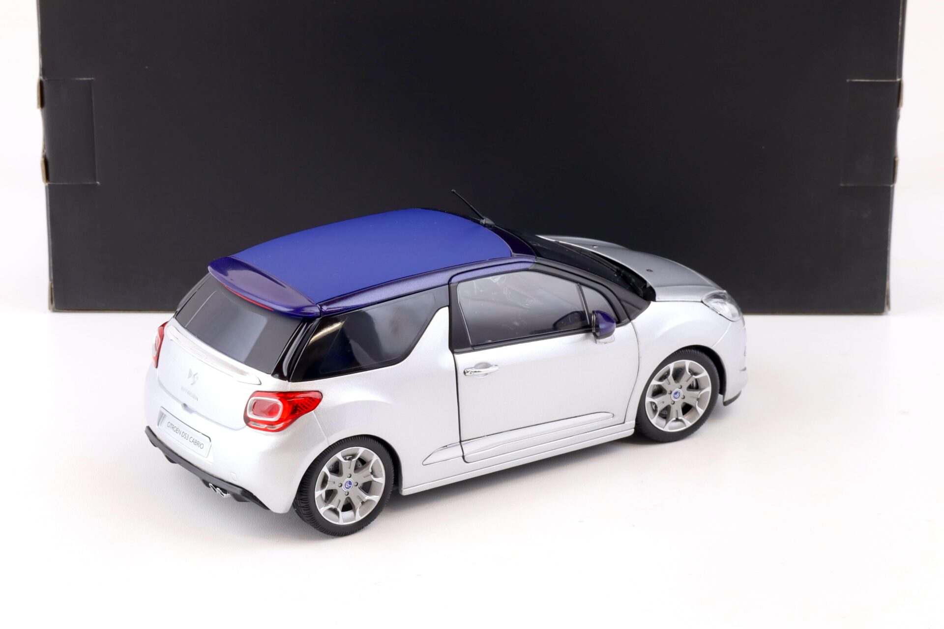 1:18 Norev Citroen DS3 Cabrio 2013 silver-grey/ blue 181548