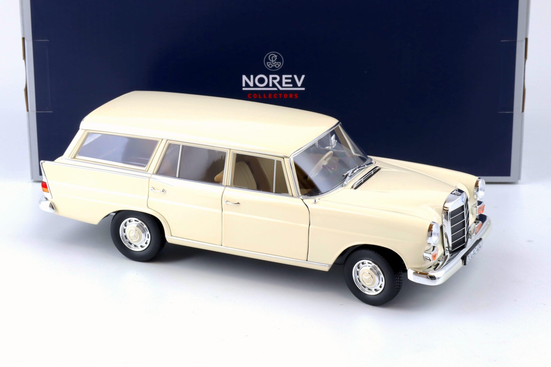 1:18 Norev Mercedes 200 Universal 1966 cream 183709
