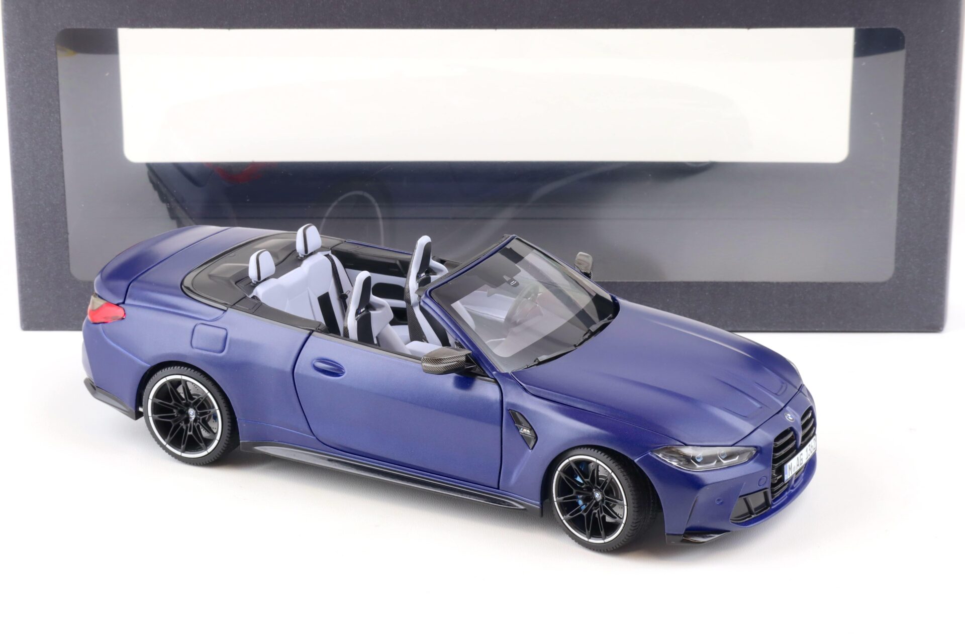 1:18 Minichamps BMW M4 Convertible (G83) Frozen Portimao blue 2020 DEALER VERSION