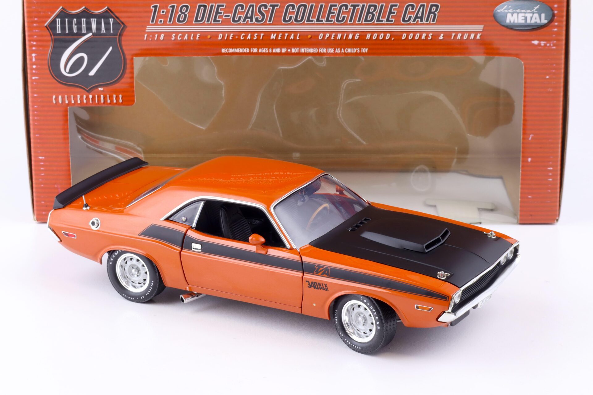 1:18 Highway61 Dodge Challenger T/A 340 SIX PAK Coupe orange/ black 50470